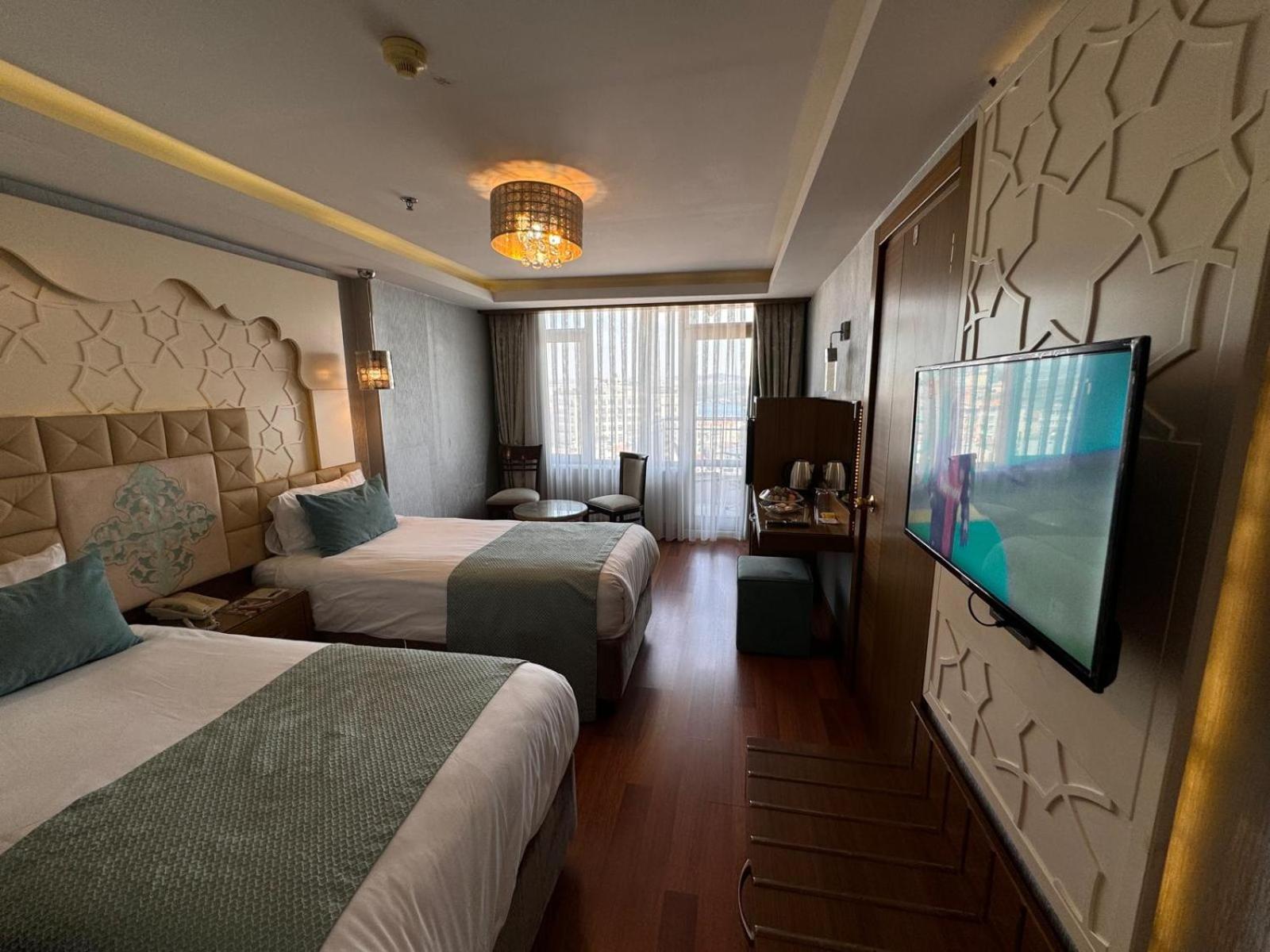 Deluxe Double Room with Balcony and Sea View photo 2