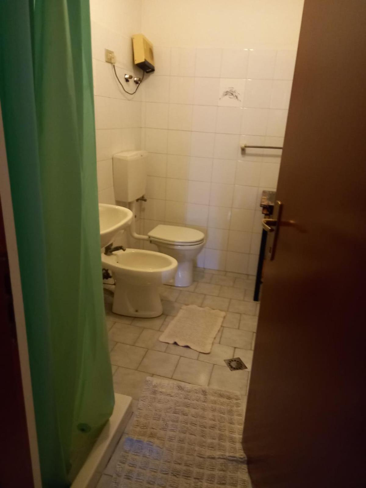 Twin Room with Private Bathroom - Photo 2