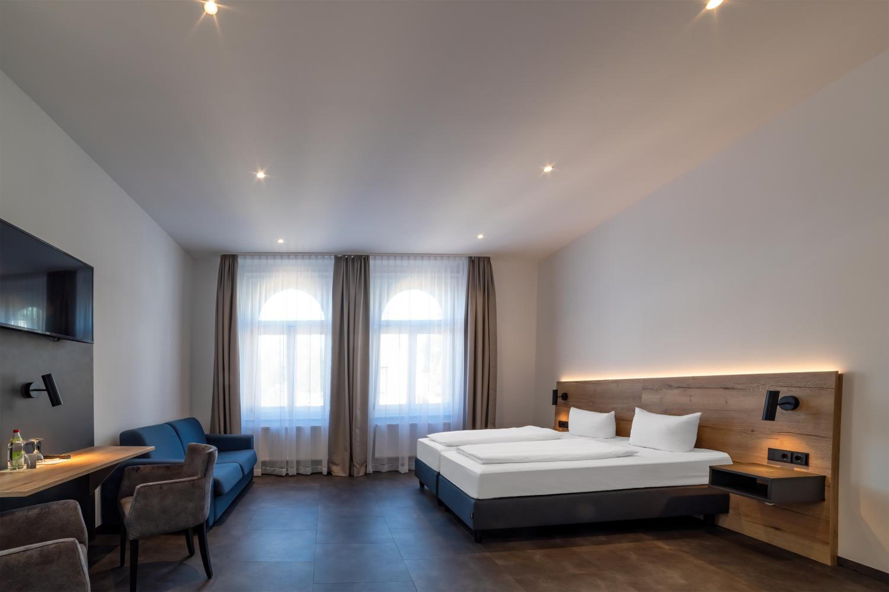Business Double Room with Extra Bed