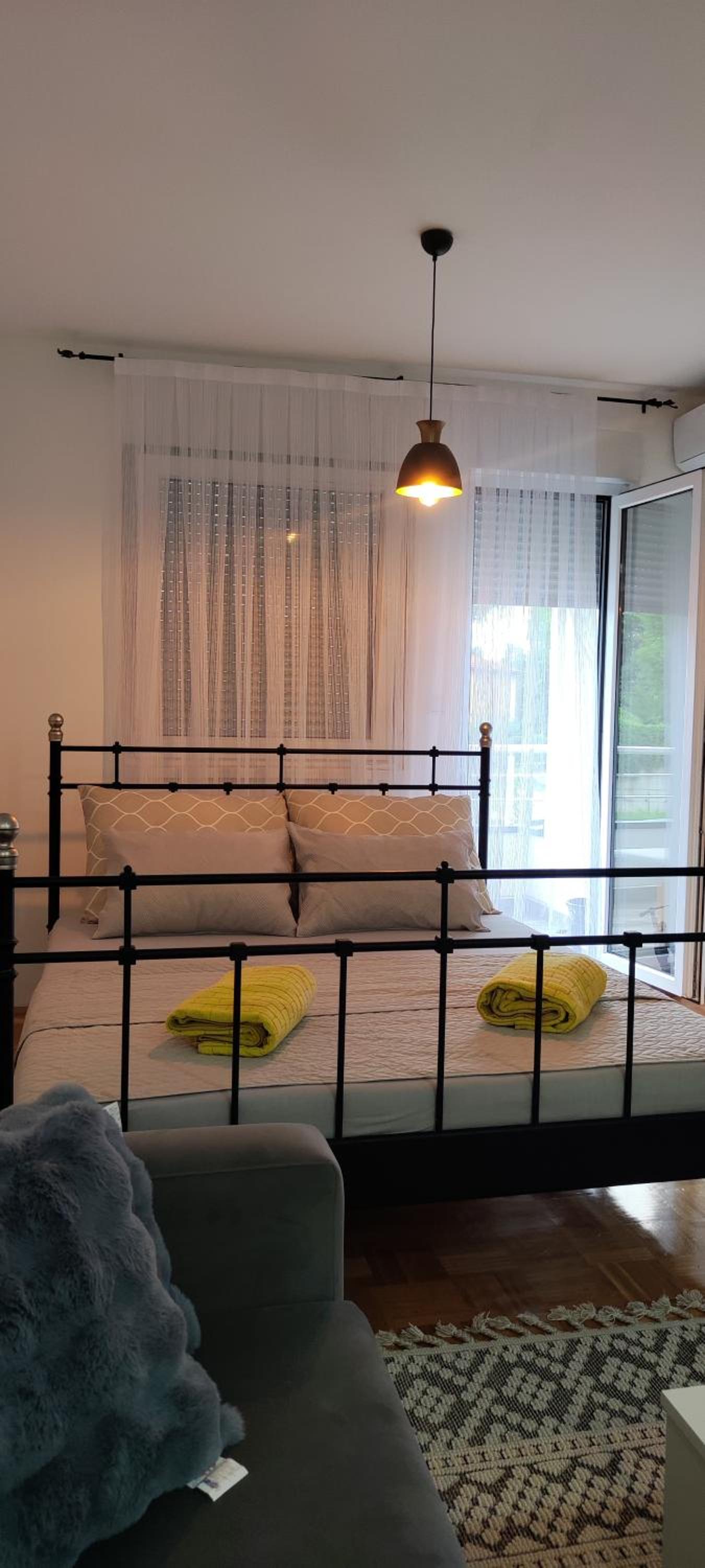 One-Bedroom Apartment photo 1