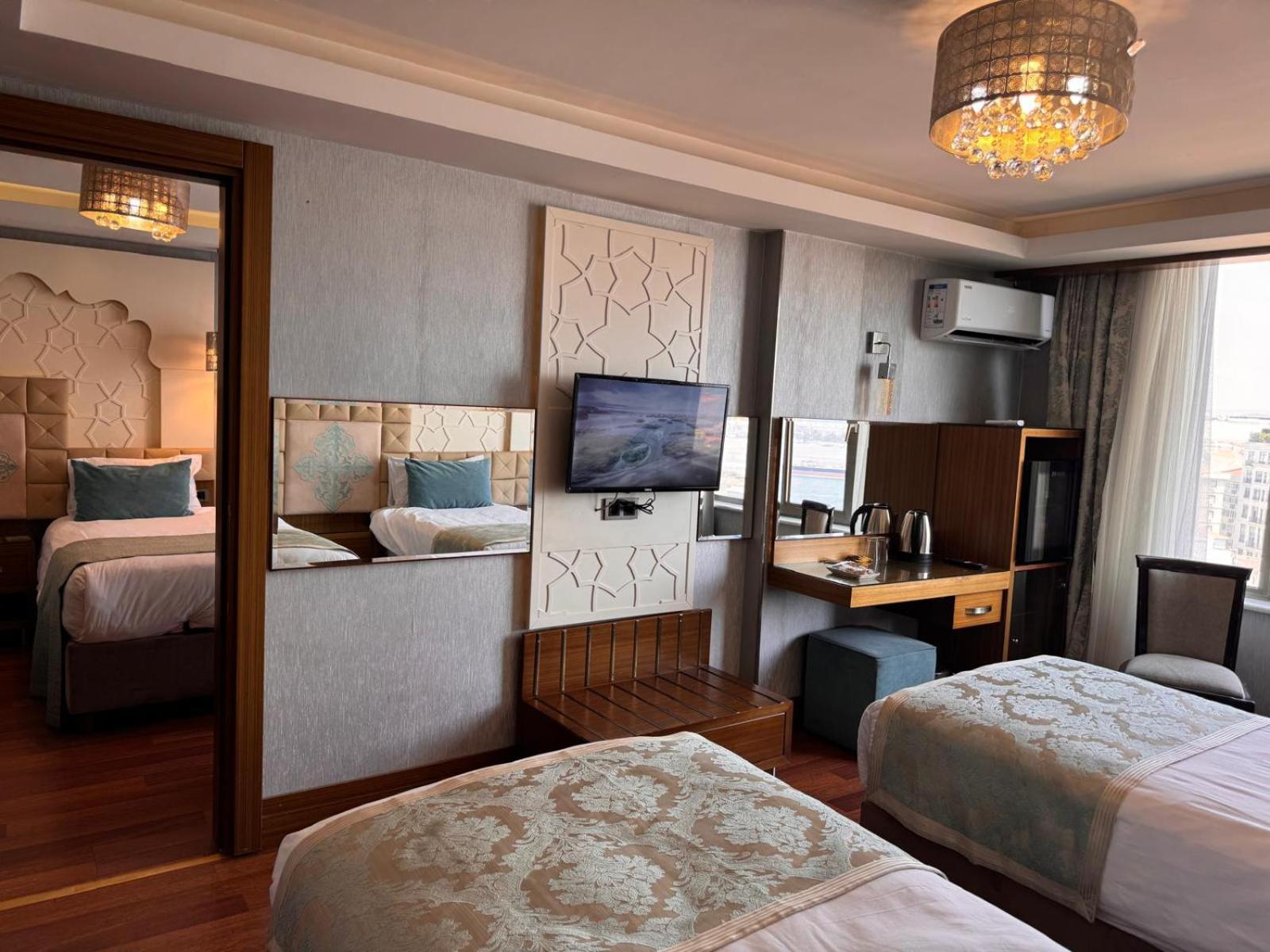 Family Suite with Balcony photo 1
