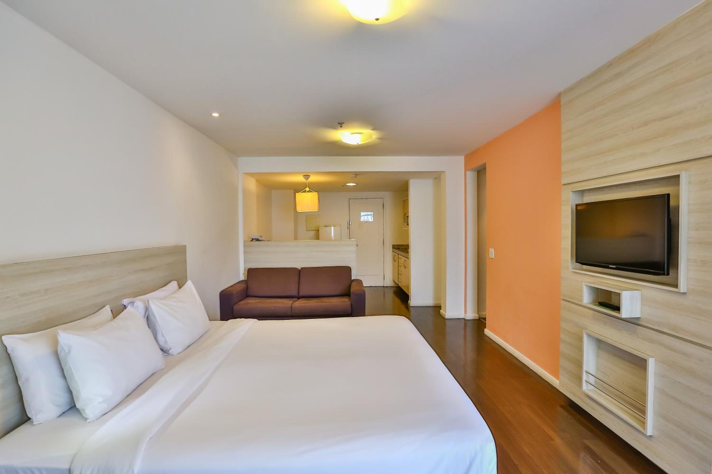 Superior Suite with King Bed - Photo 1