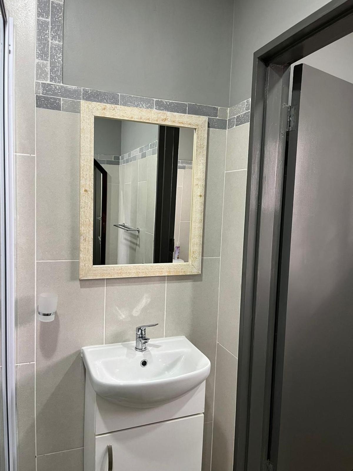 Double Room with Shared Bathroom photo 2