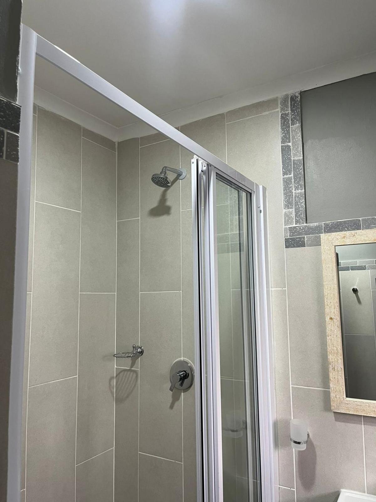 Double Room with Shared Bathroom photo 3