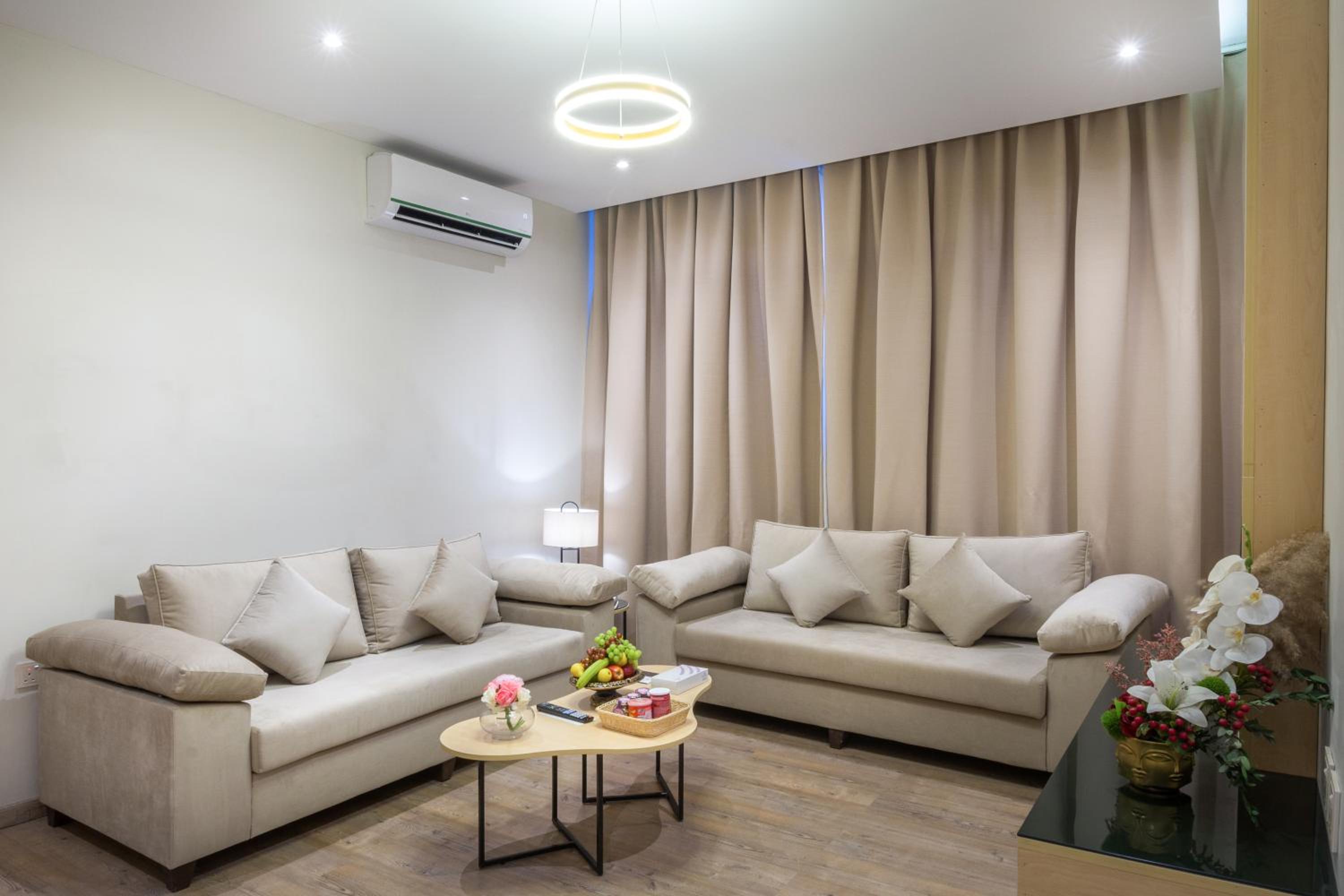 Deluxe Junior Suite photo 3