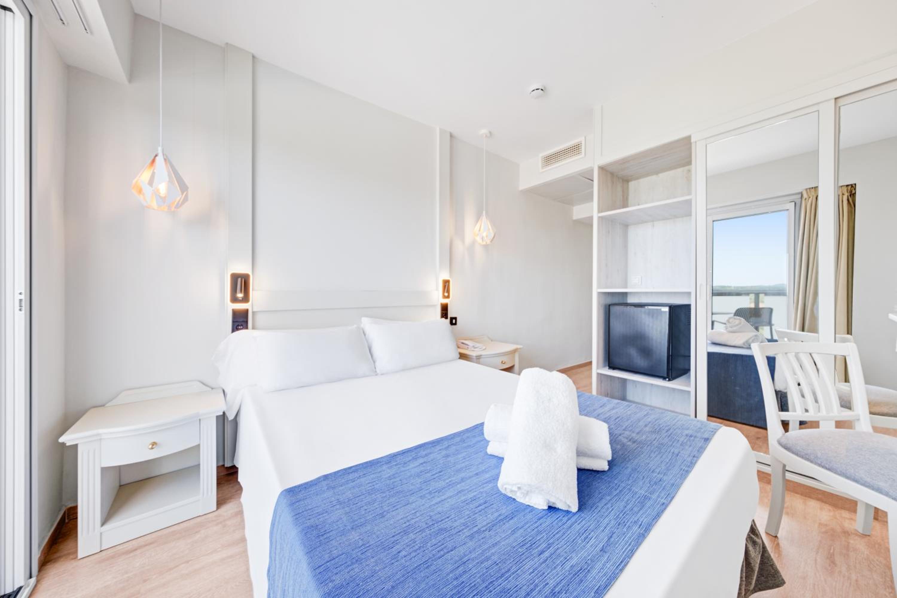 Single Room thumbnail 6