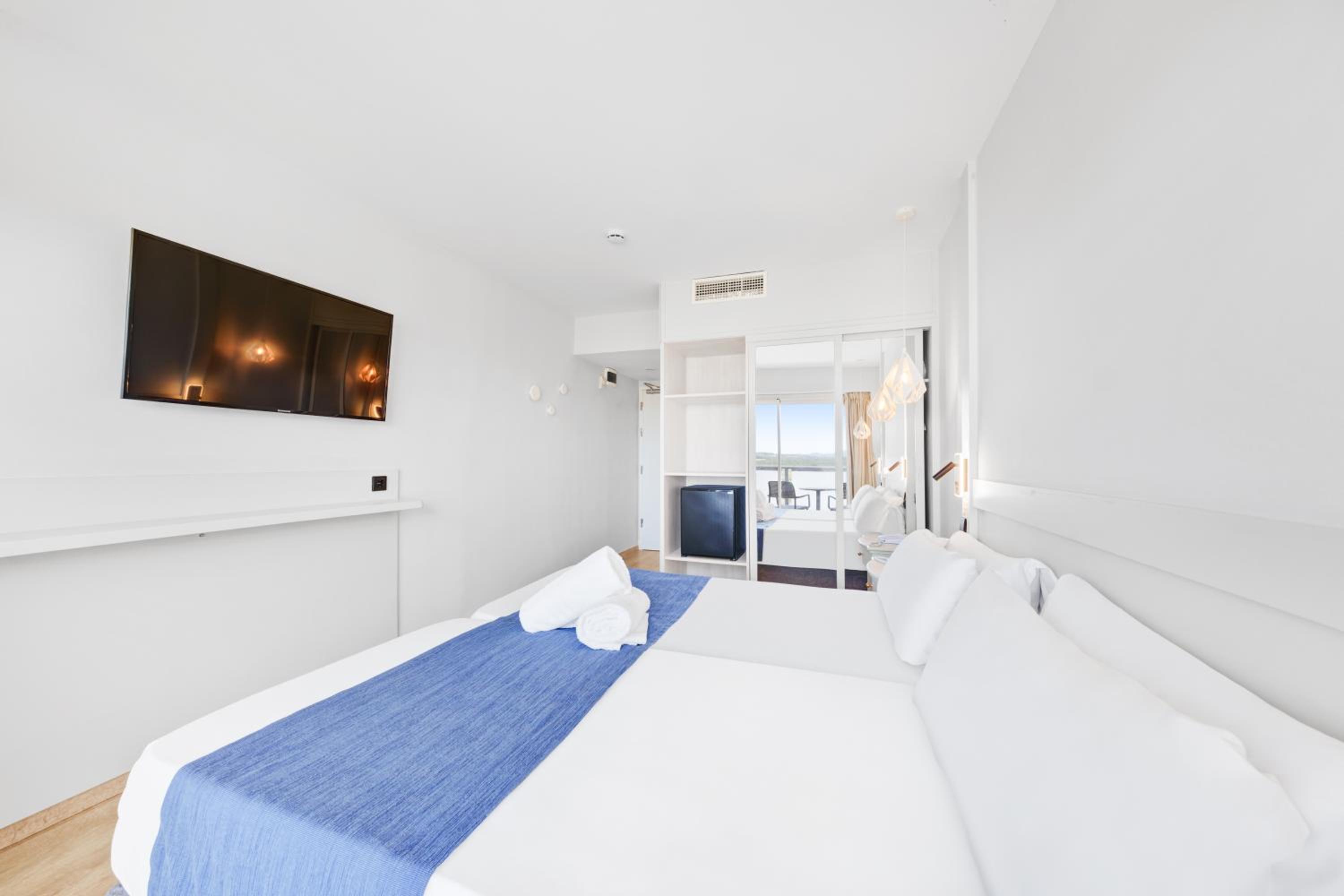Standard Twin Room with Balcony
