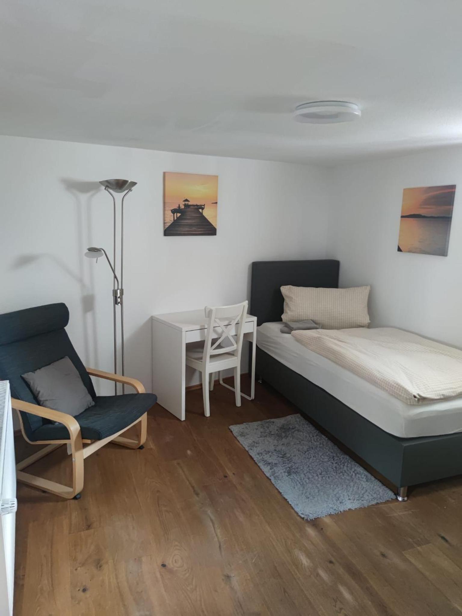 Single Room with Shared Bathroom photo 3