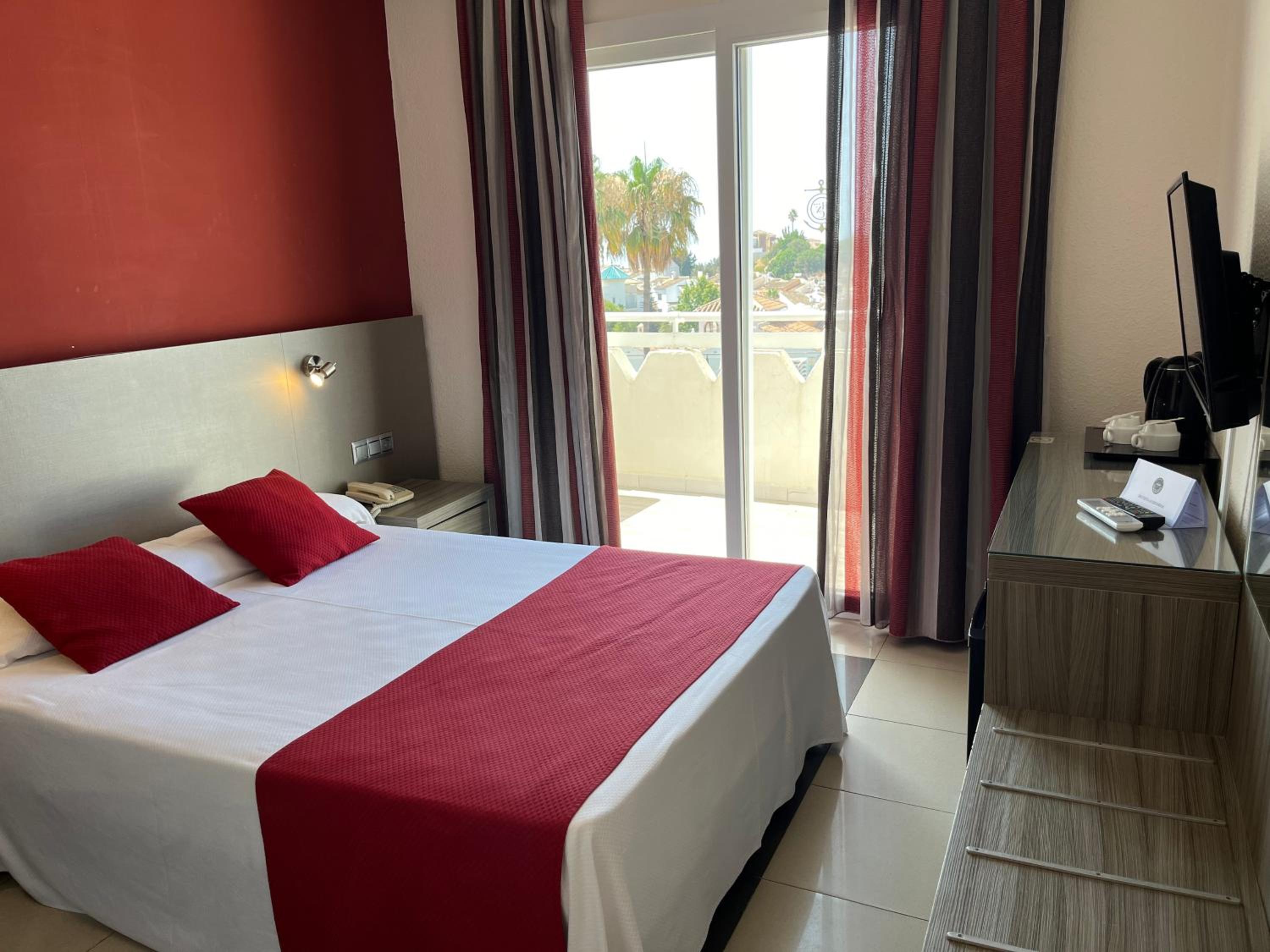 Double or Twin Room with Terrace photo 3