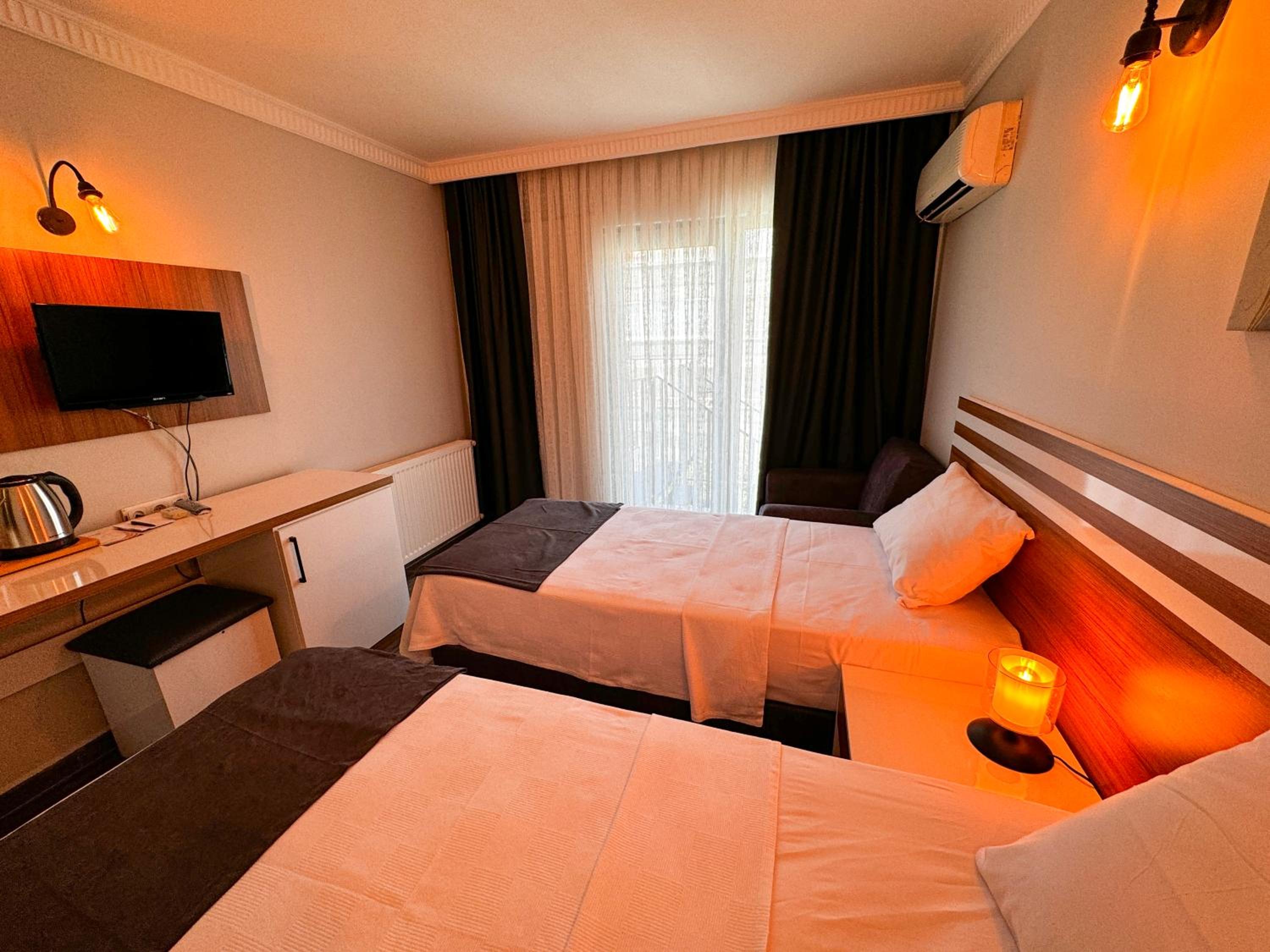 Standard Twin Room With Mountain View photo 2