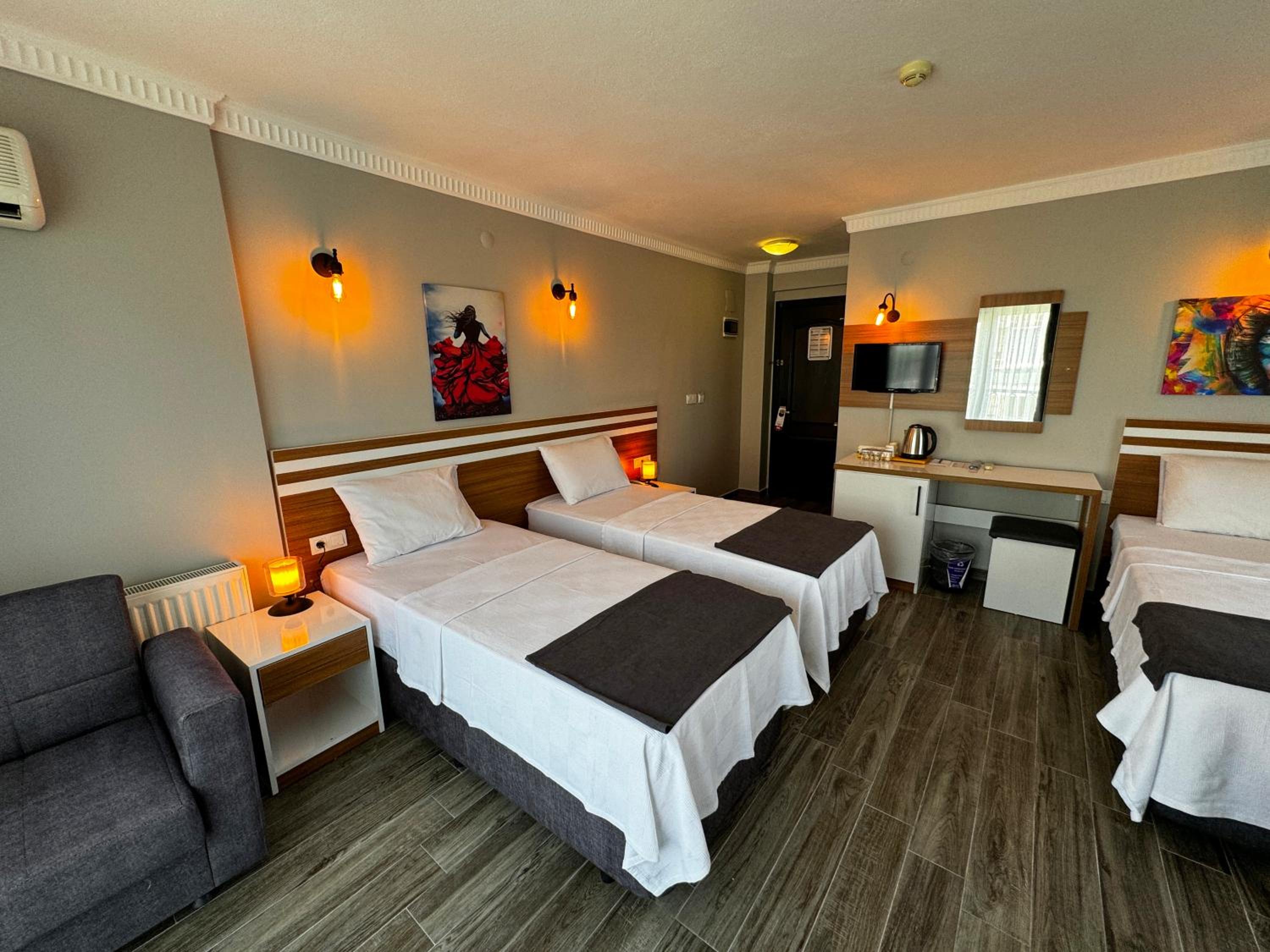 Standard Triple Room With Sea View photo 1