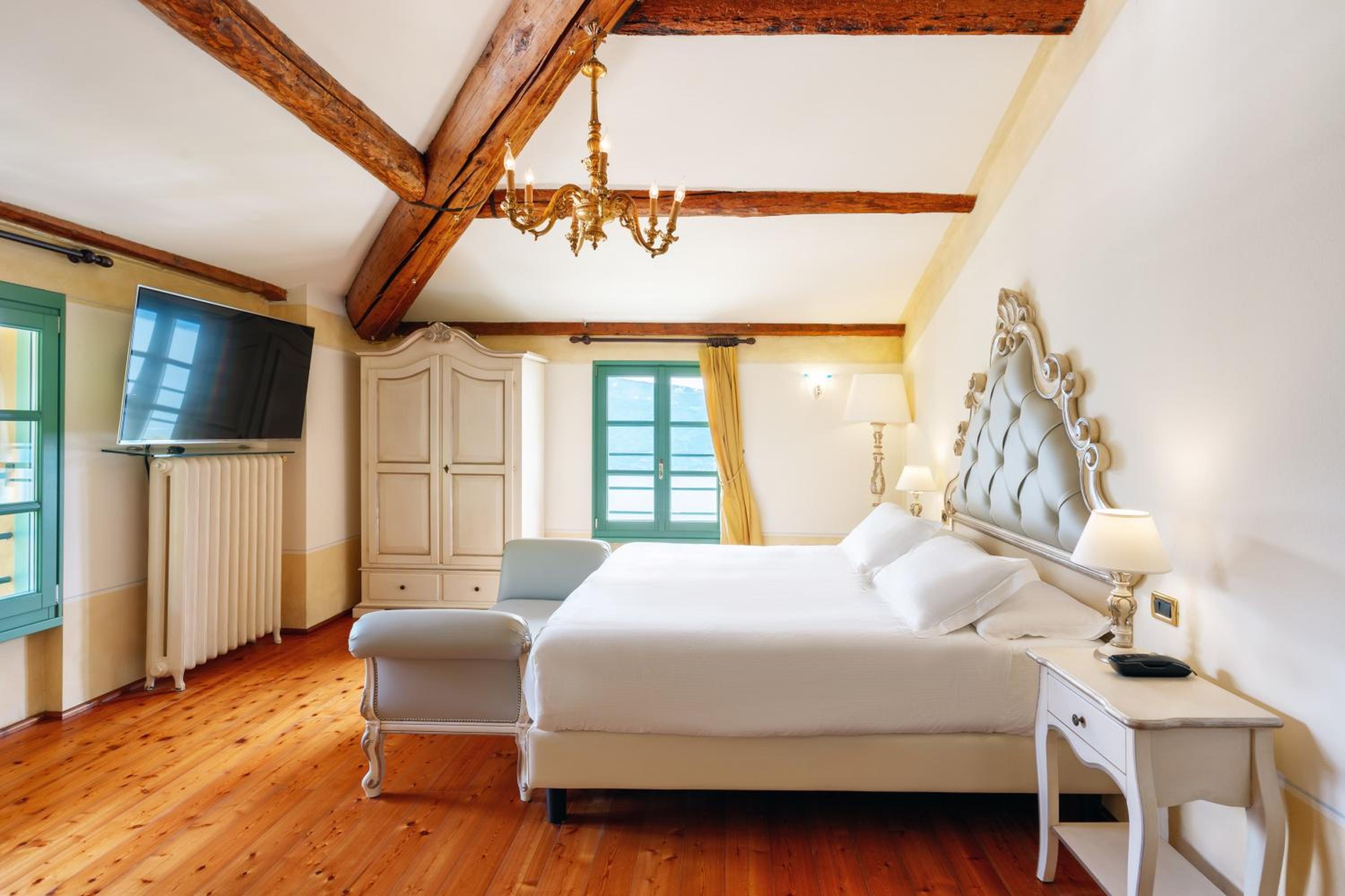 Junior Suite with Lake View - Villa - Photo 5