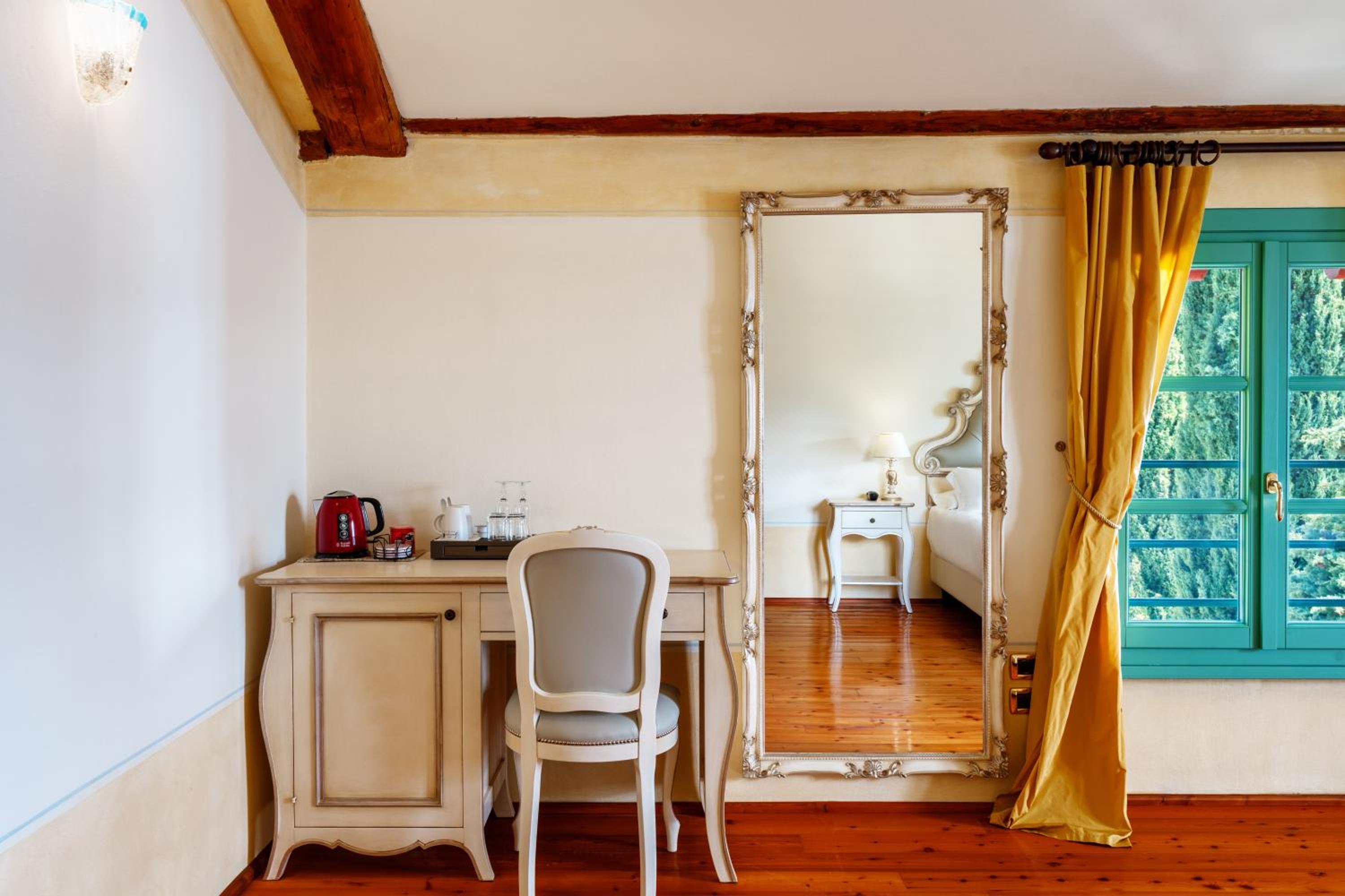 Junior Suite with Lake View - Villa - Photo 10