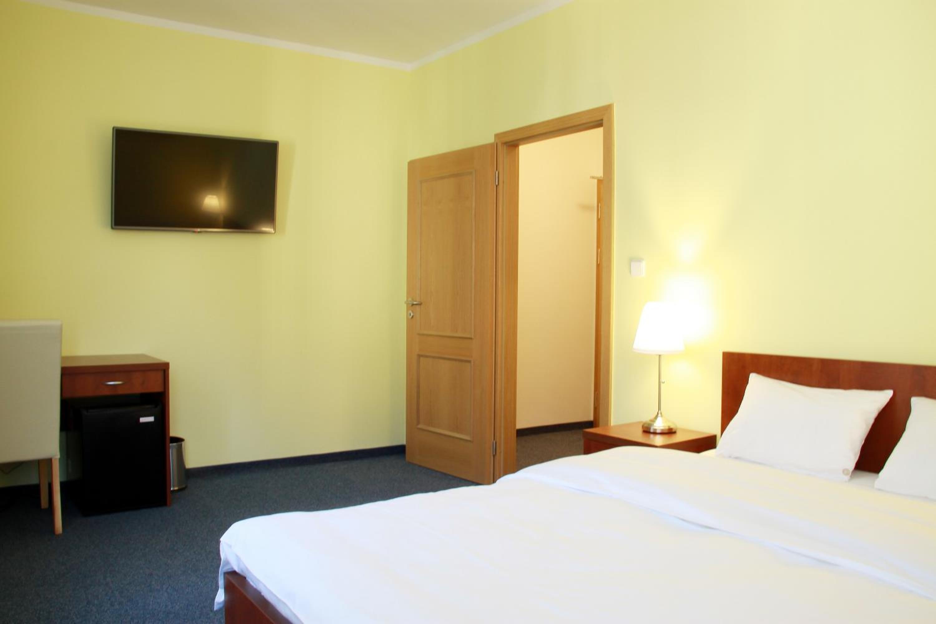 Grand Double Room with Balcony - Photo 7
