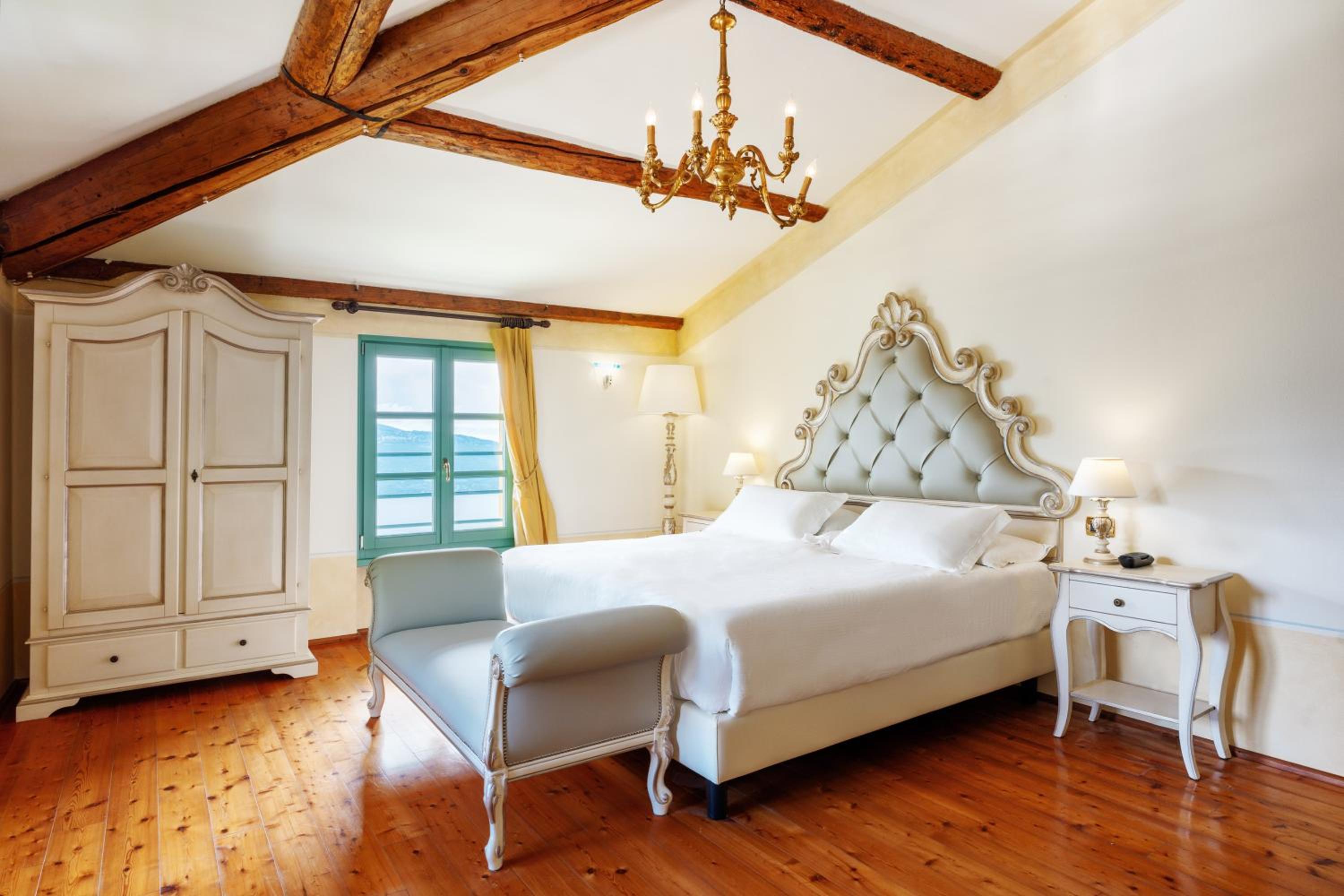 Junior Suite with Lake View - Villa - Photo 6