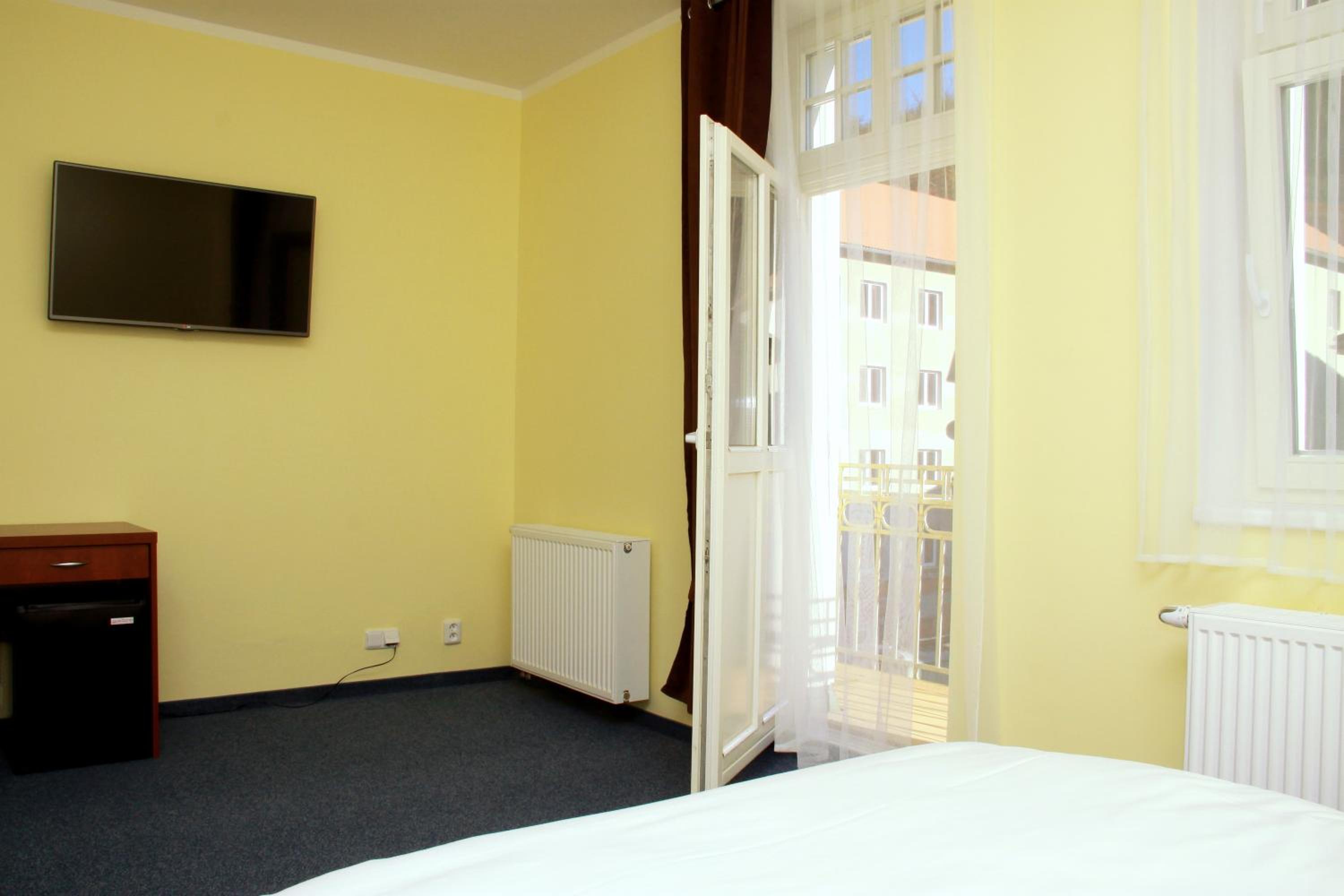 Grand Double Room with Balcony - Photo 6
