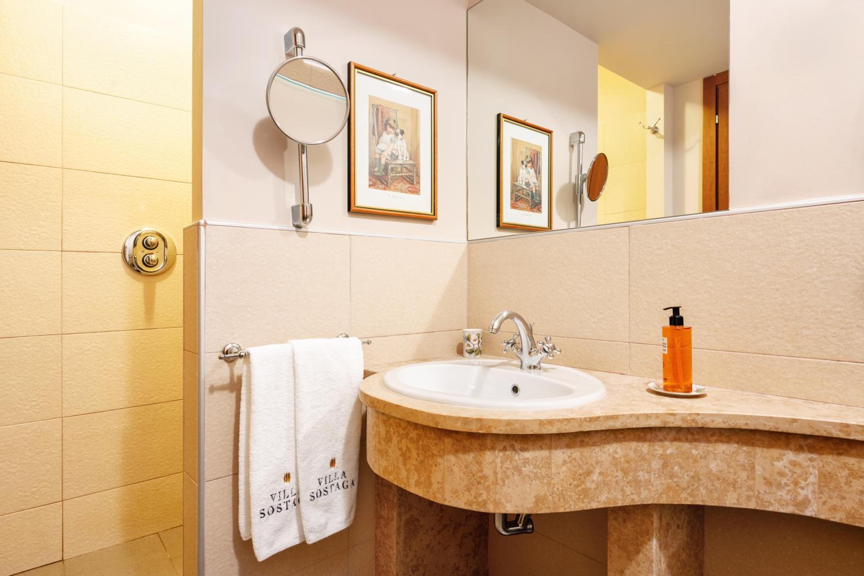 Classic Double Room with Lake View - Annex - Photo 4