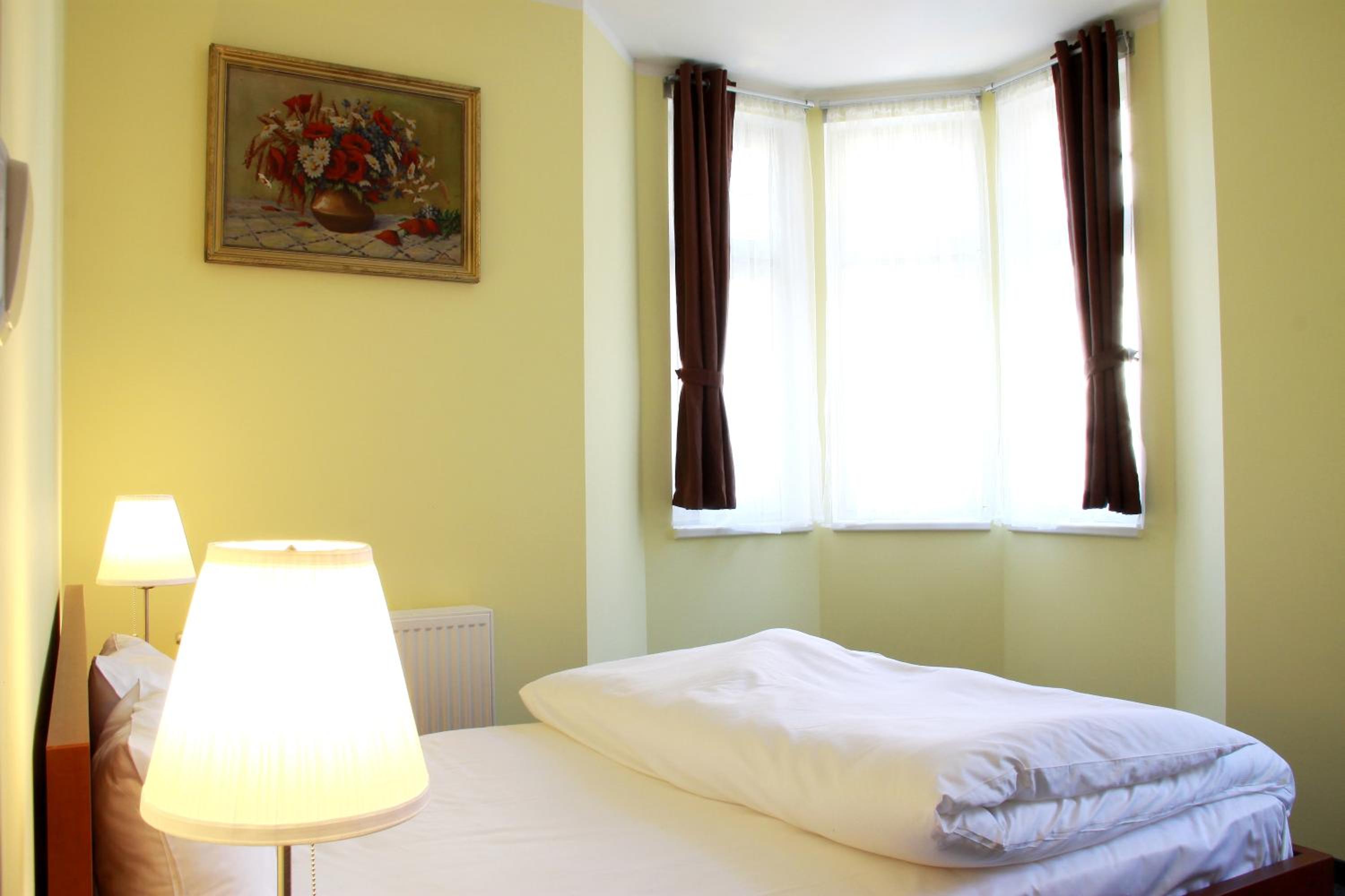 Grand Double Room with Balcony - Photo 3