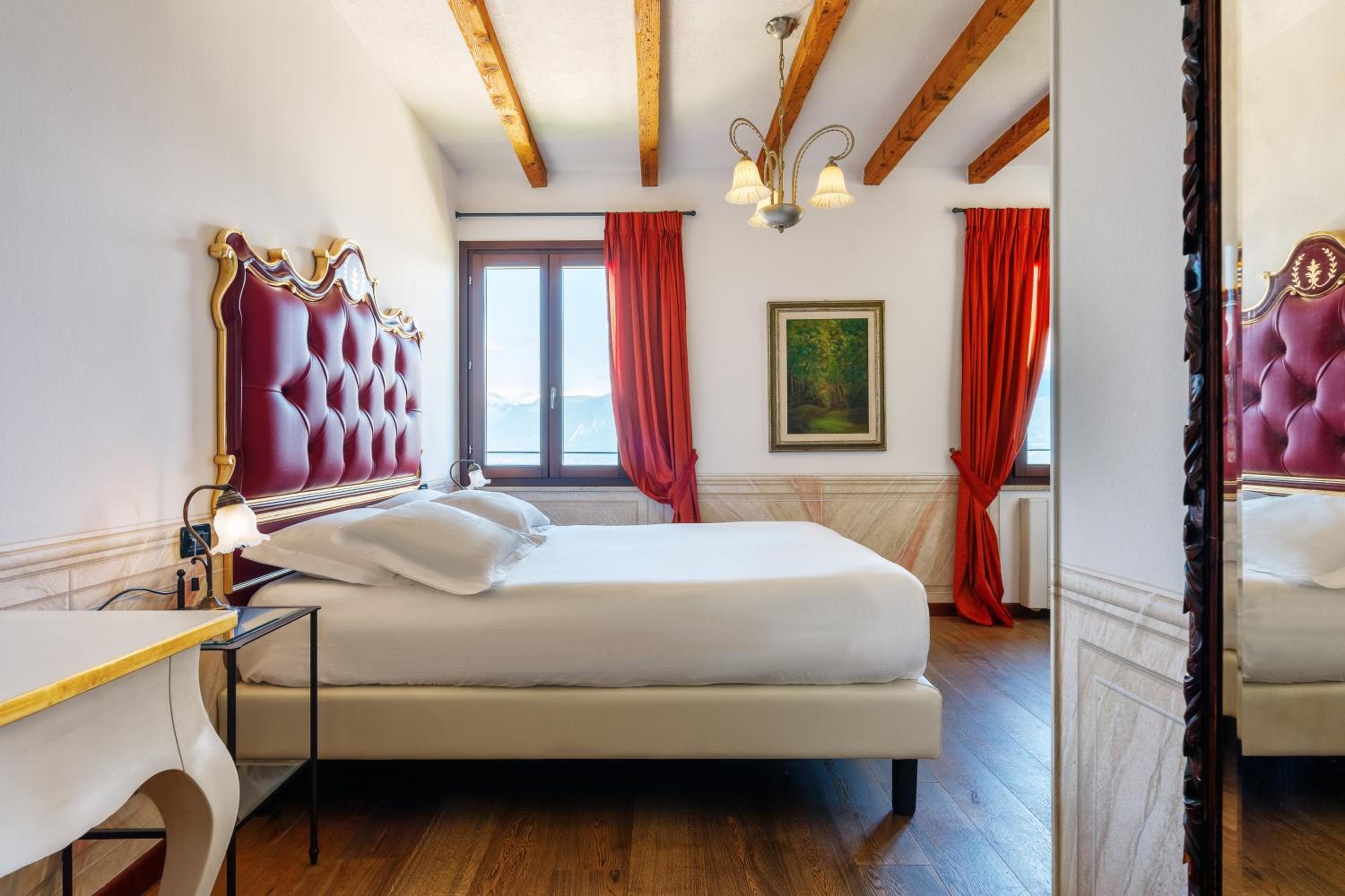 Classic Double Room with Lake View - Annex - Photo 5