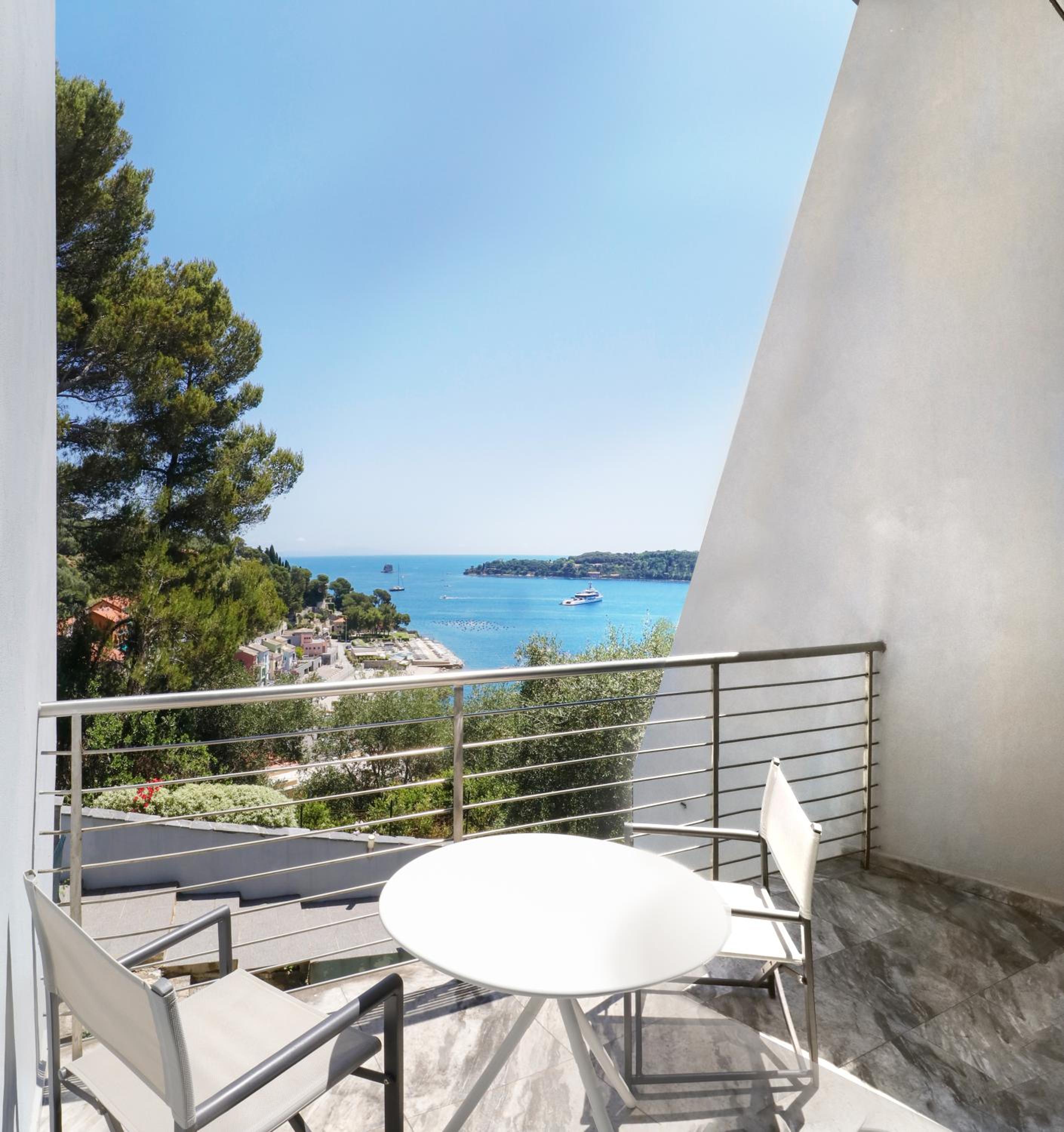 Double Room with Balcony - Photo 5