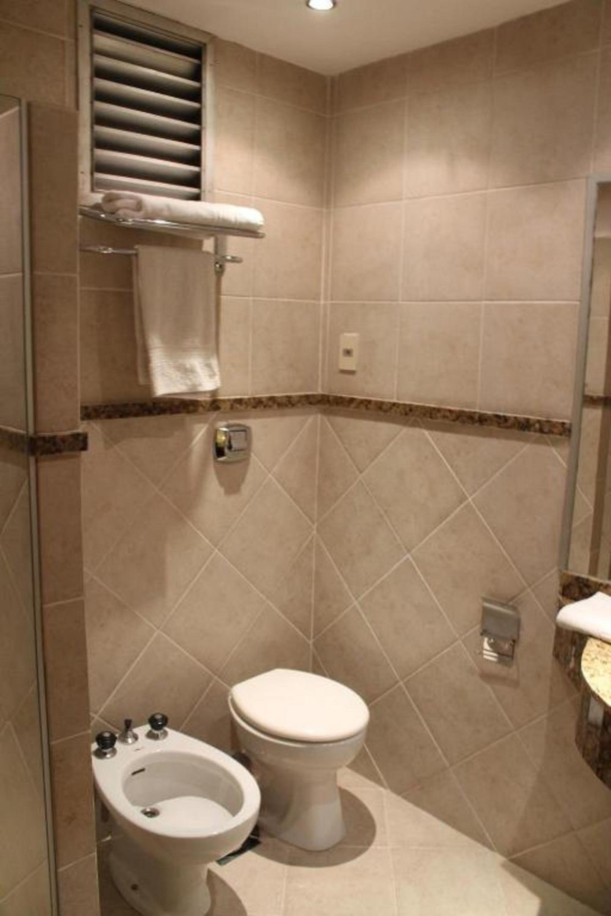 Standard Twin Room - Photo 7