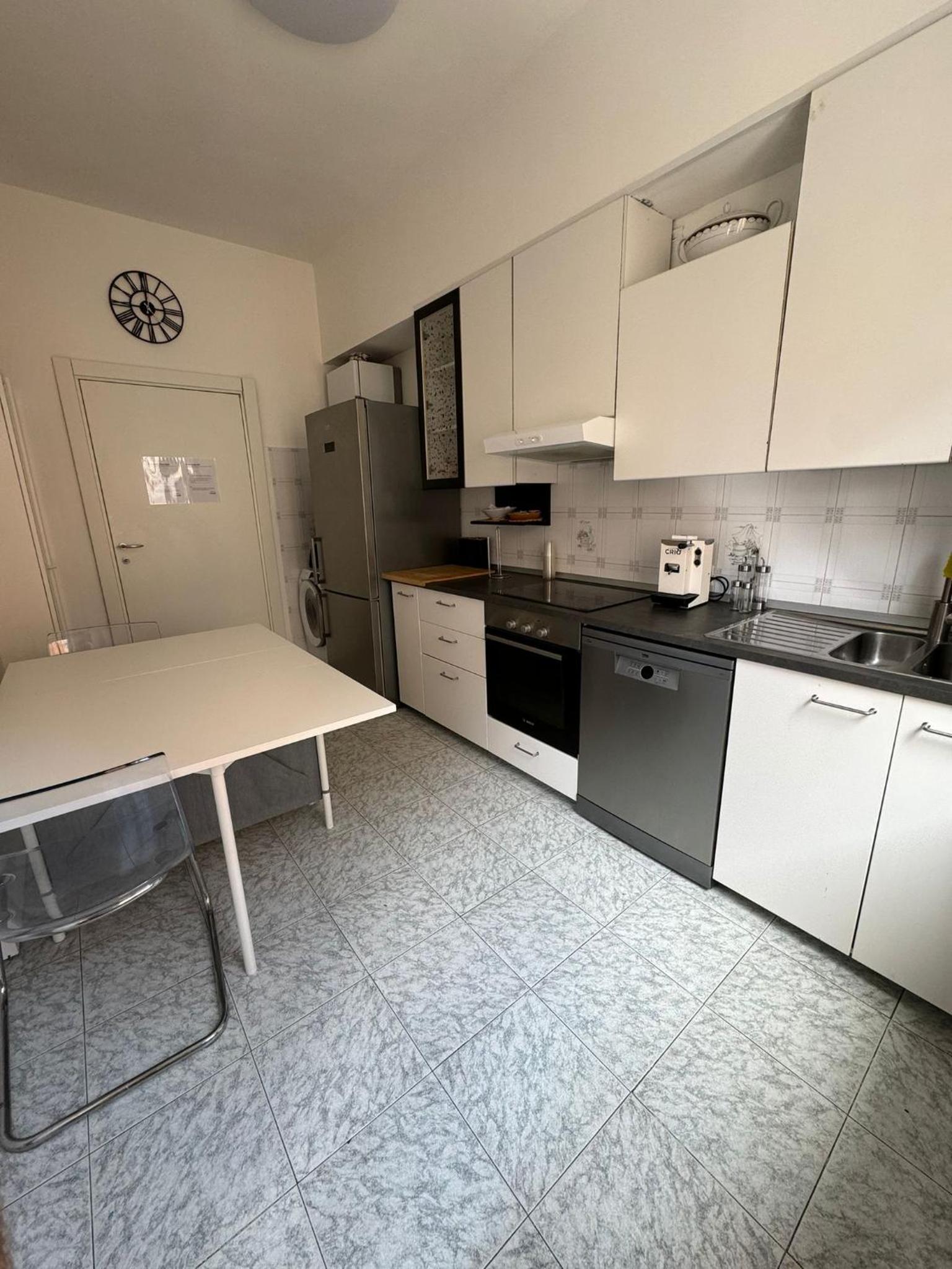 Standard Twin Room with Shared Bathroom photo 3