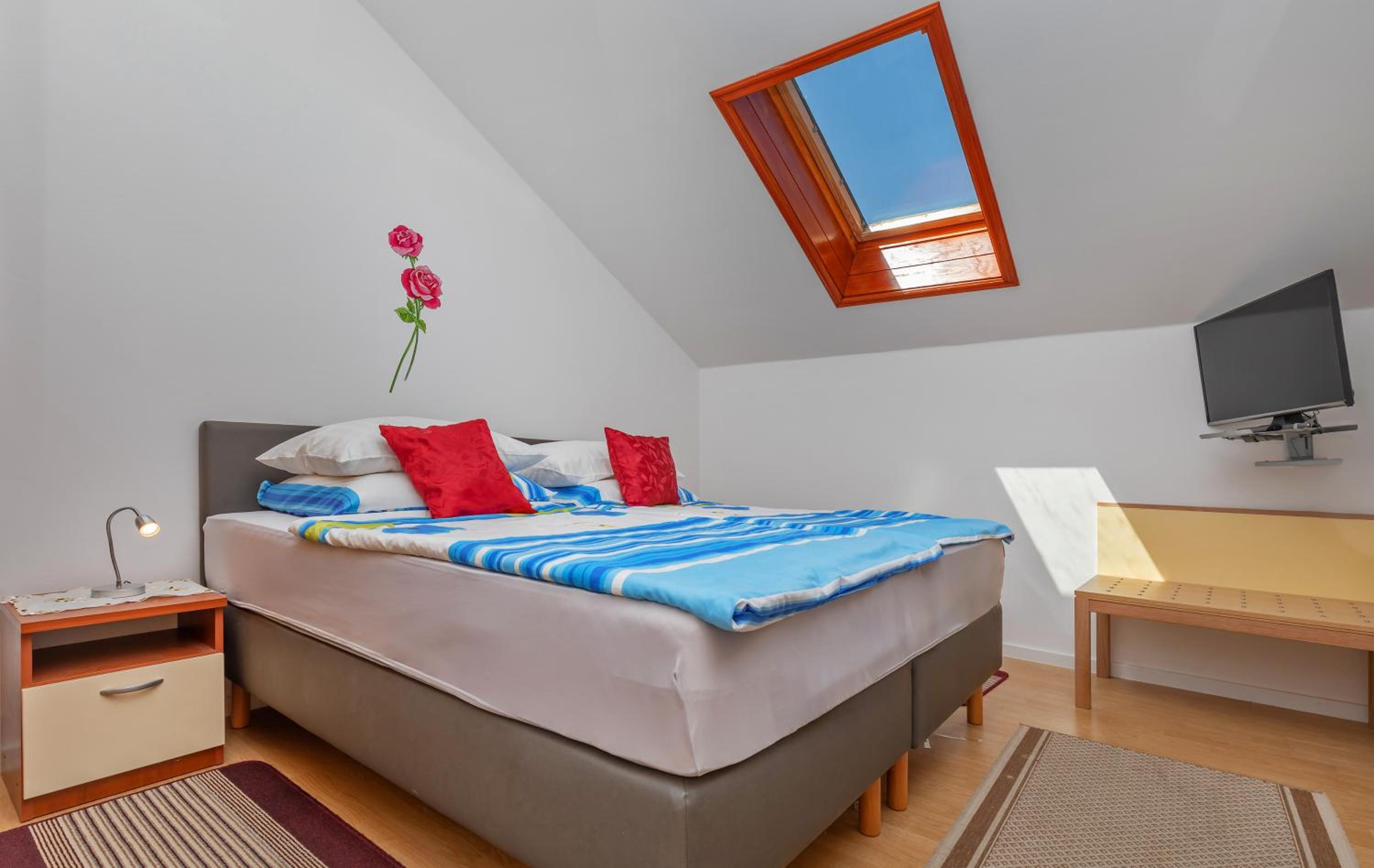 One-Bedroom Apartment with Balcony