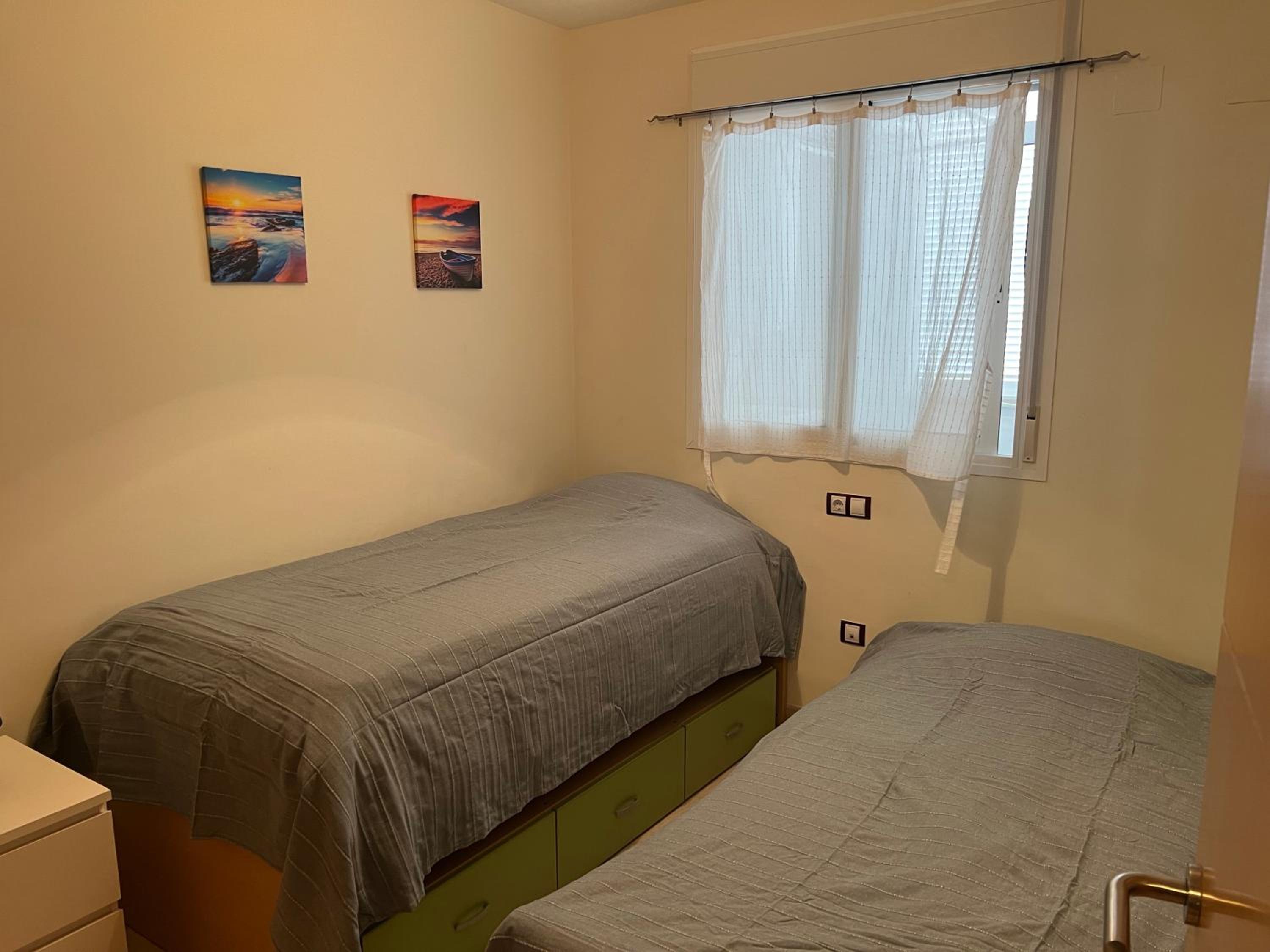 Apartamento de Dos Dormitorios con Vista a la Piscina