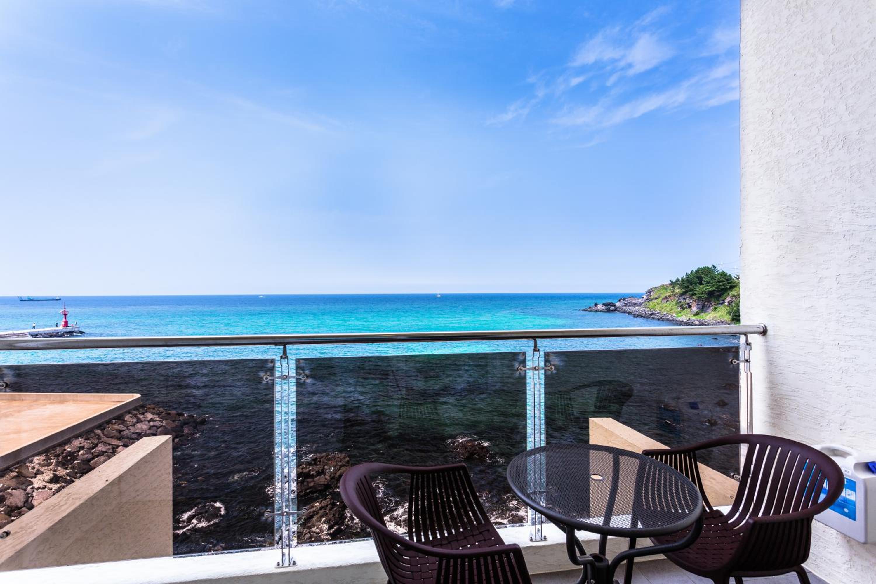 Deluxe Double Room with Sea View - Photo 11