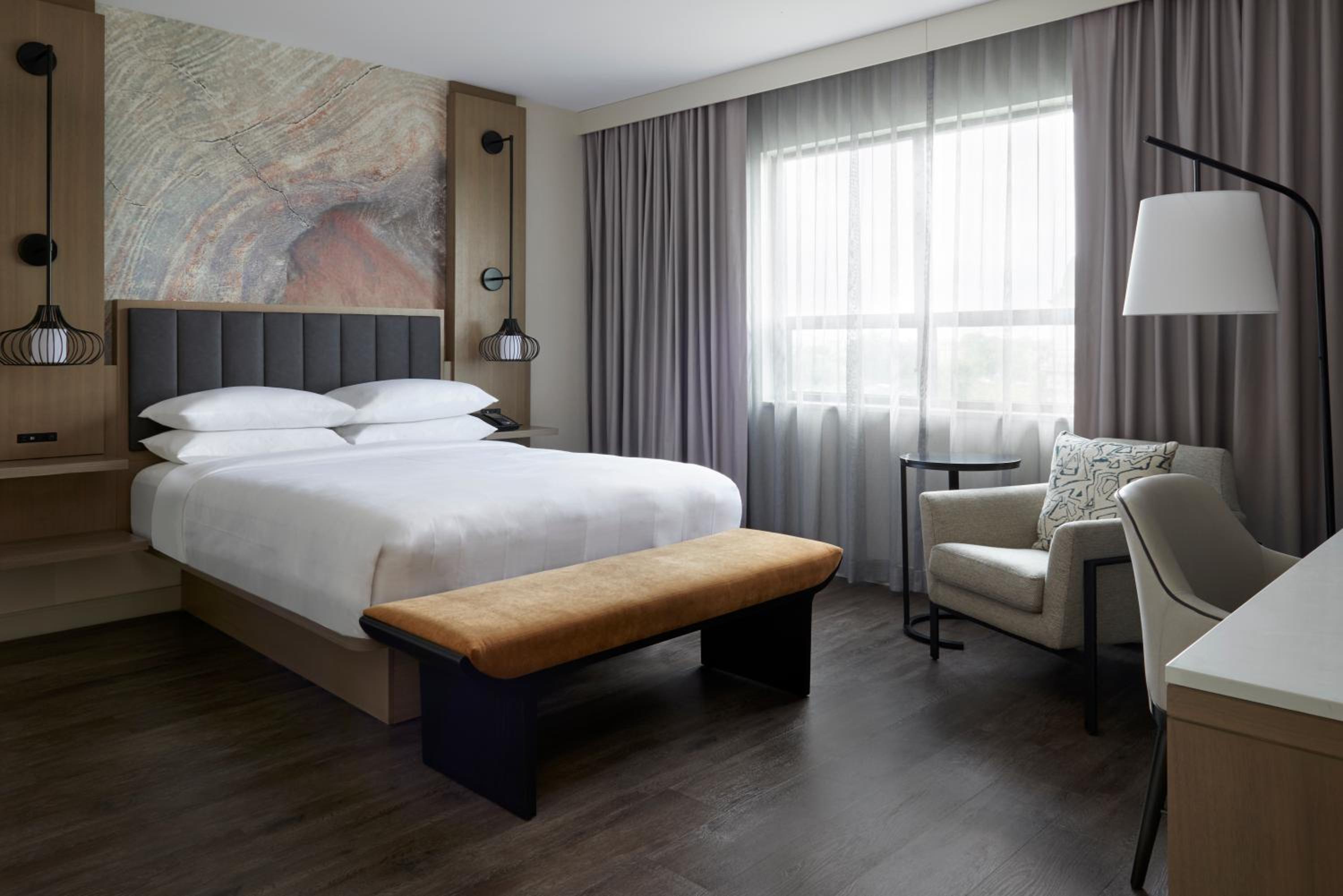 Standard Queen Room