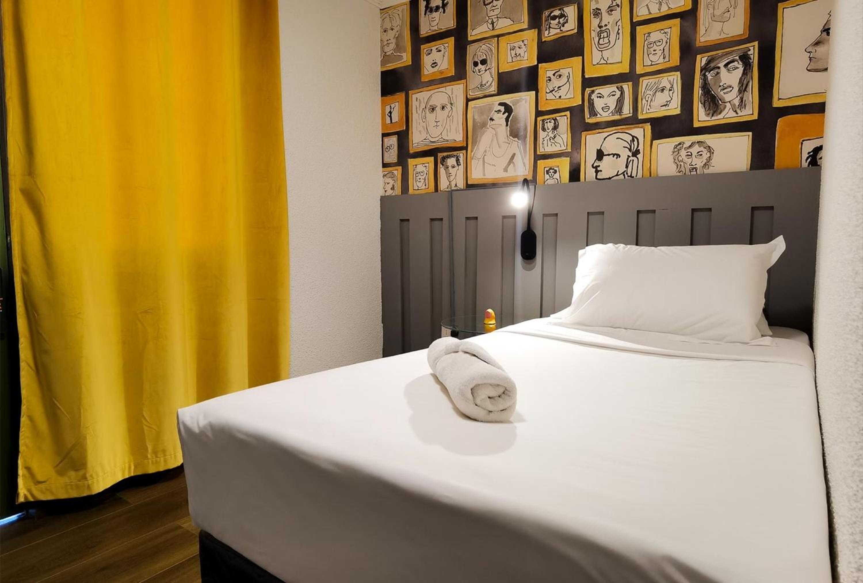 Single Room with Private Bathroom photo 1