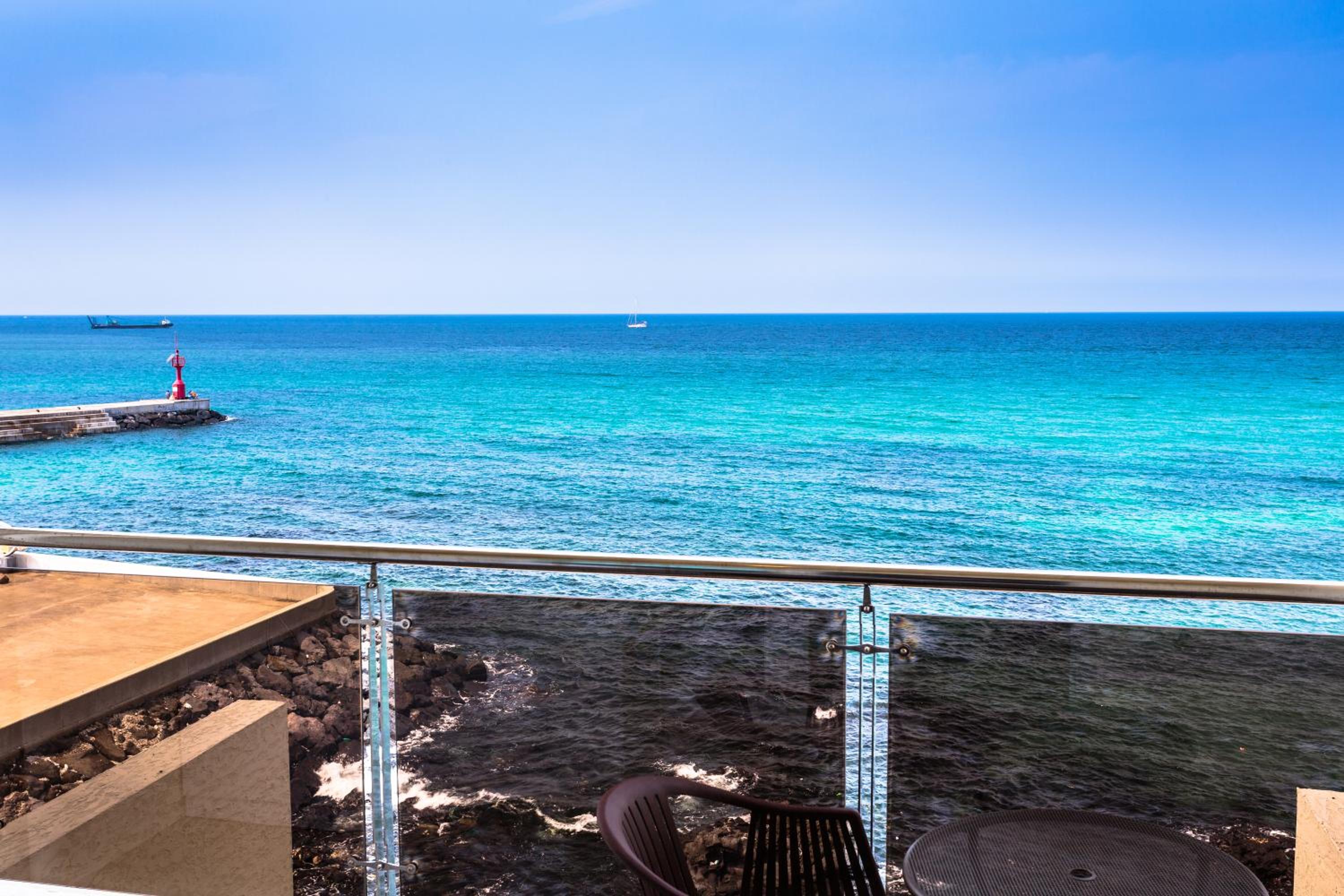 Deluxe Double Room with Sea View - Photo 2