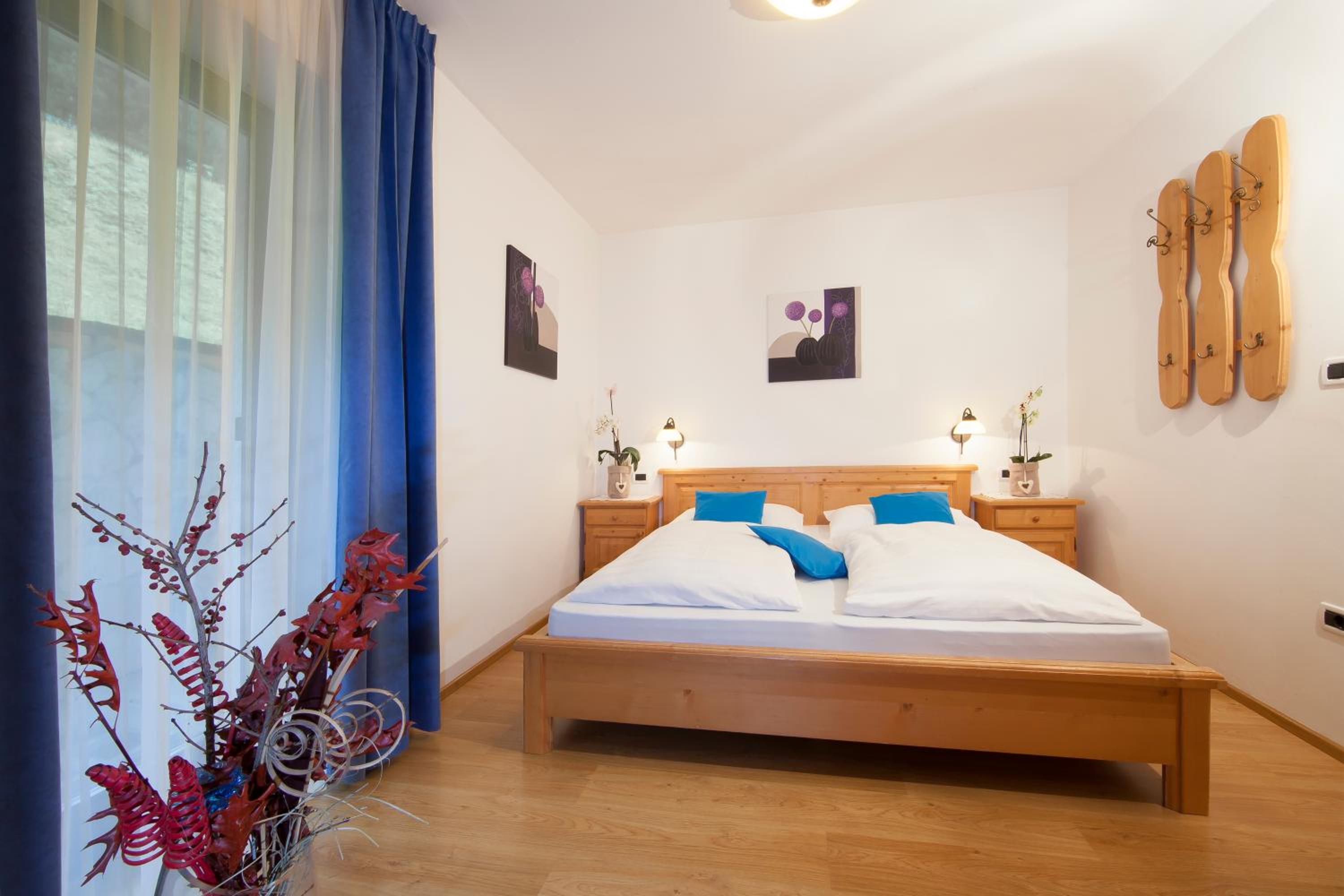 One-Bedroom Apartment with Balcony