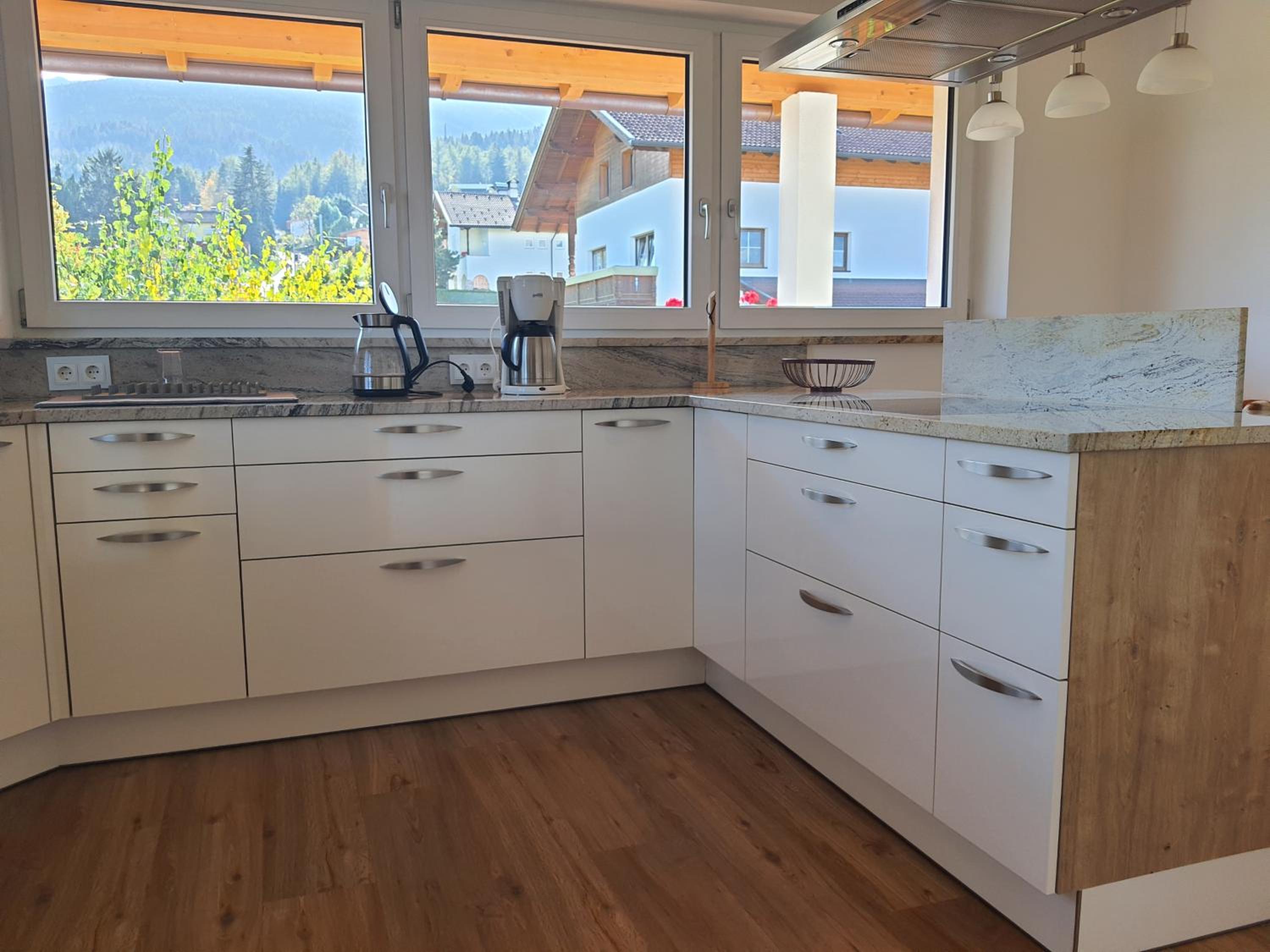 Three-Bedroom Apartment with Mountain View photo 3