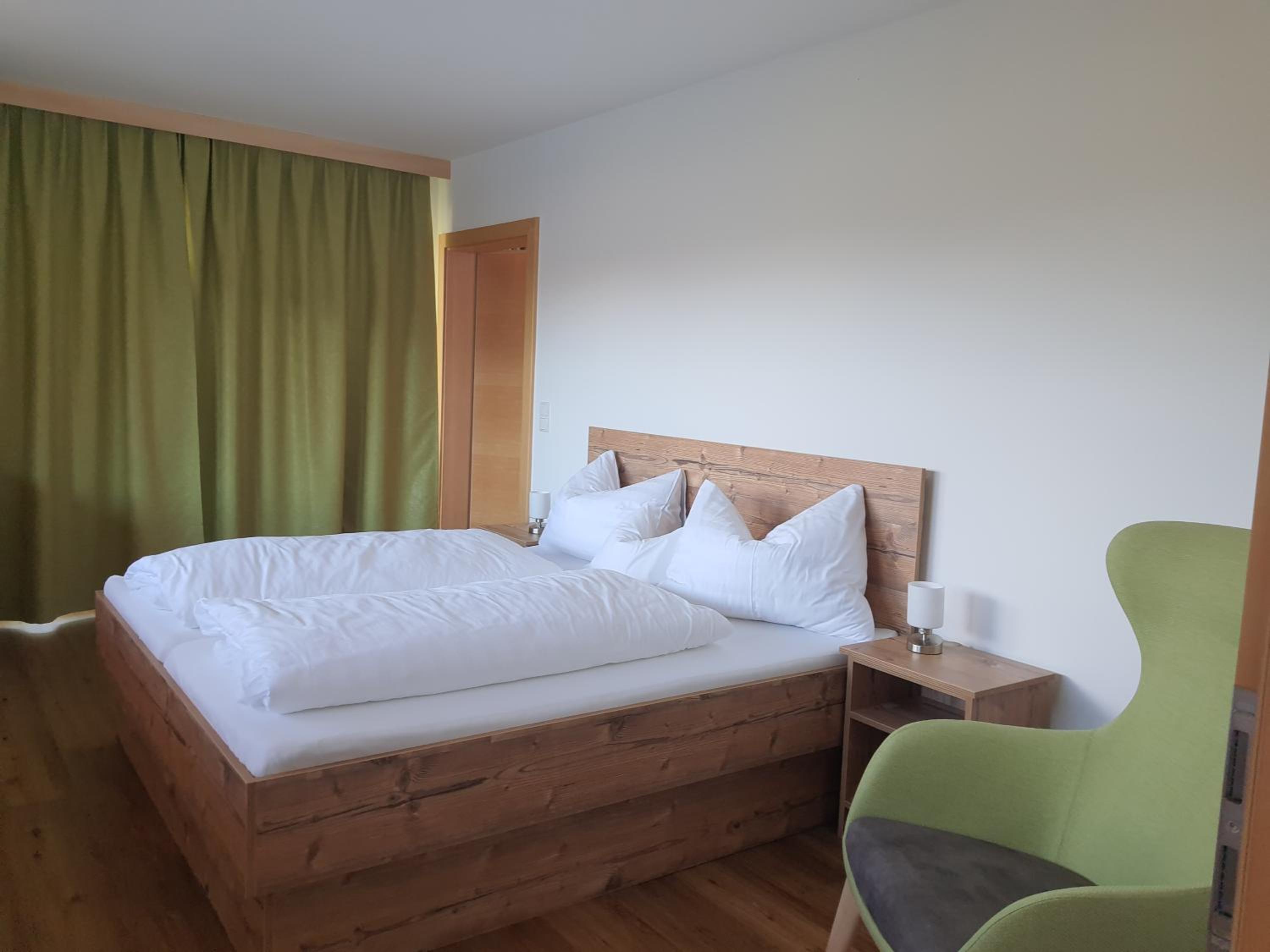 Three-Bedroom Apartment with Mountain View photo 1
