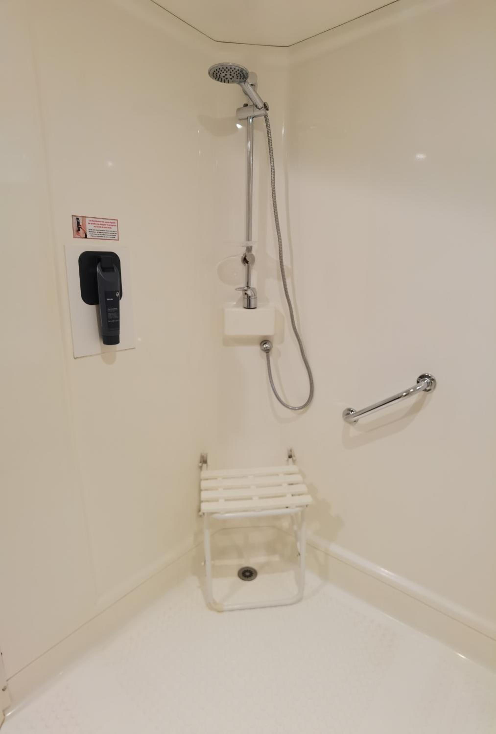 Double Room - Disability Access photo 3