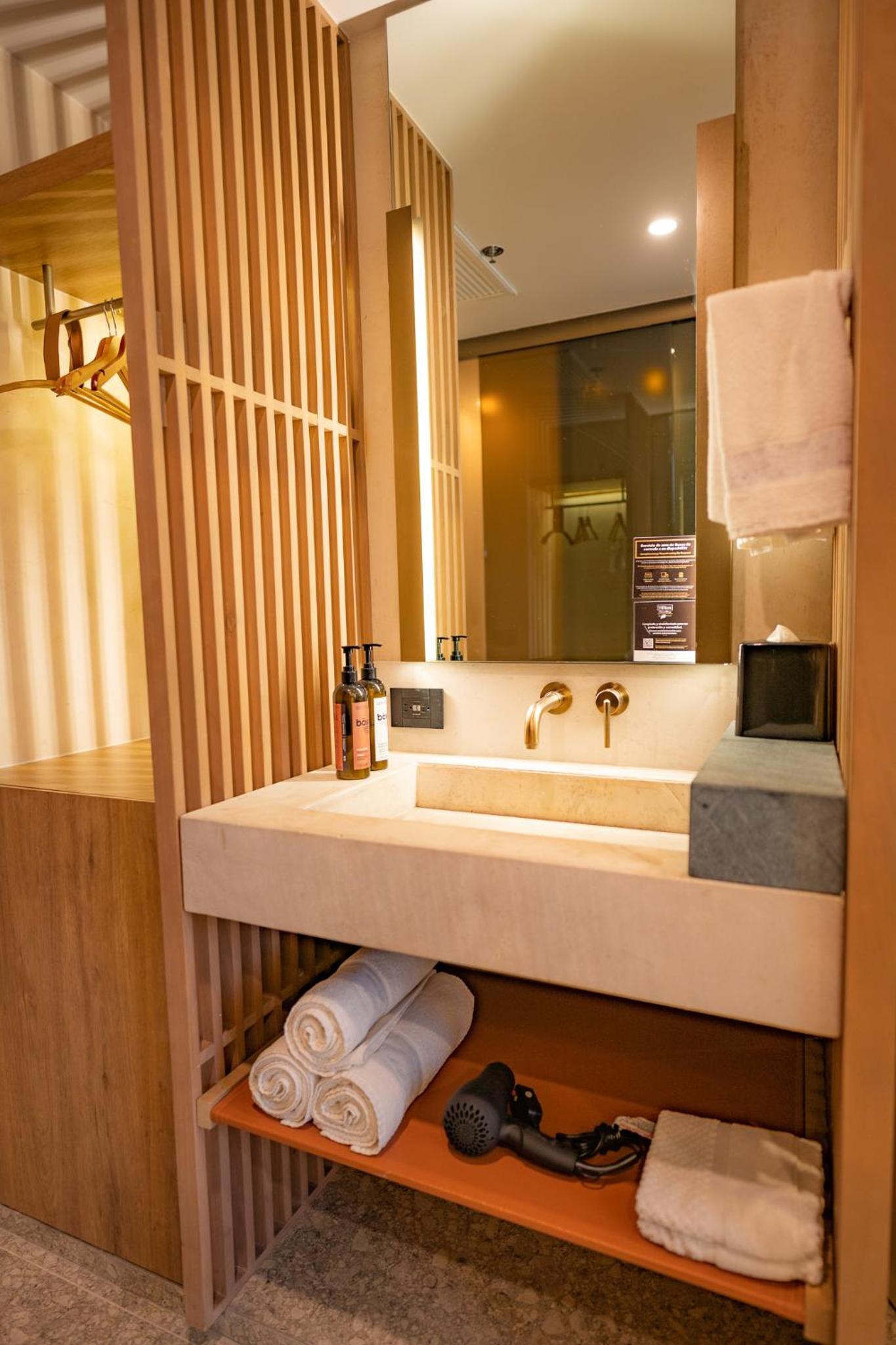 Family Suite - Photo 11
