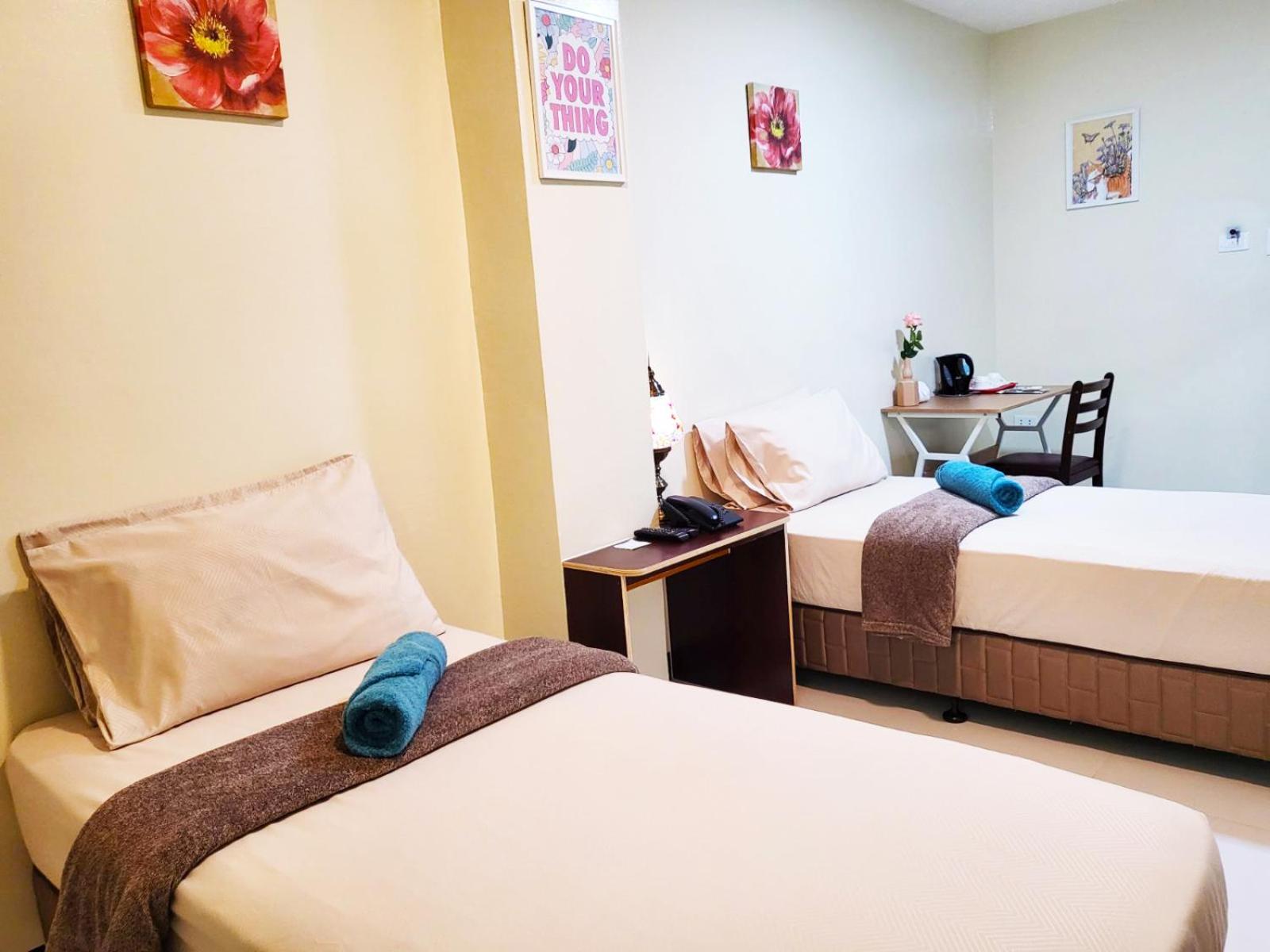 Standard Twin Room - Photo 6