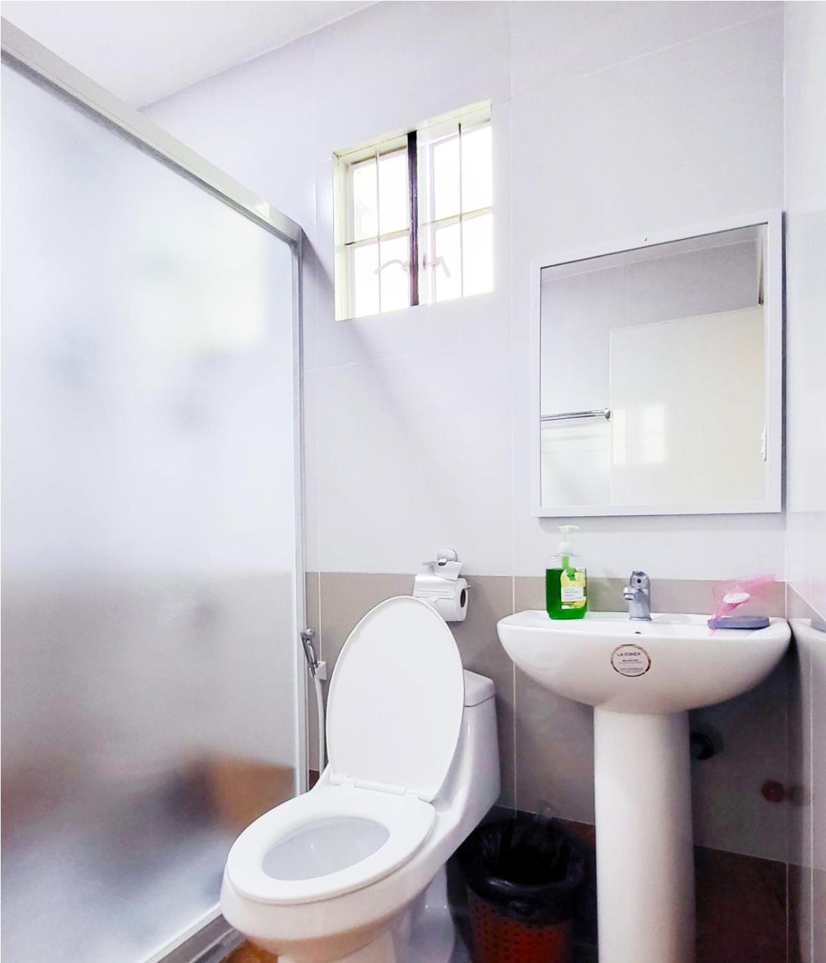 Standard Twin Room - Photo 8