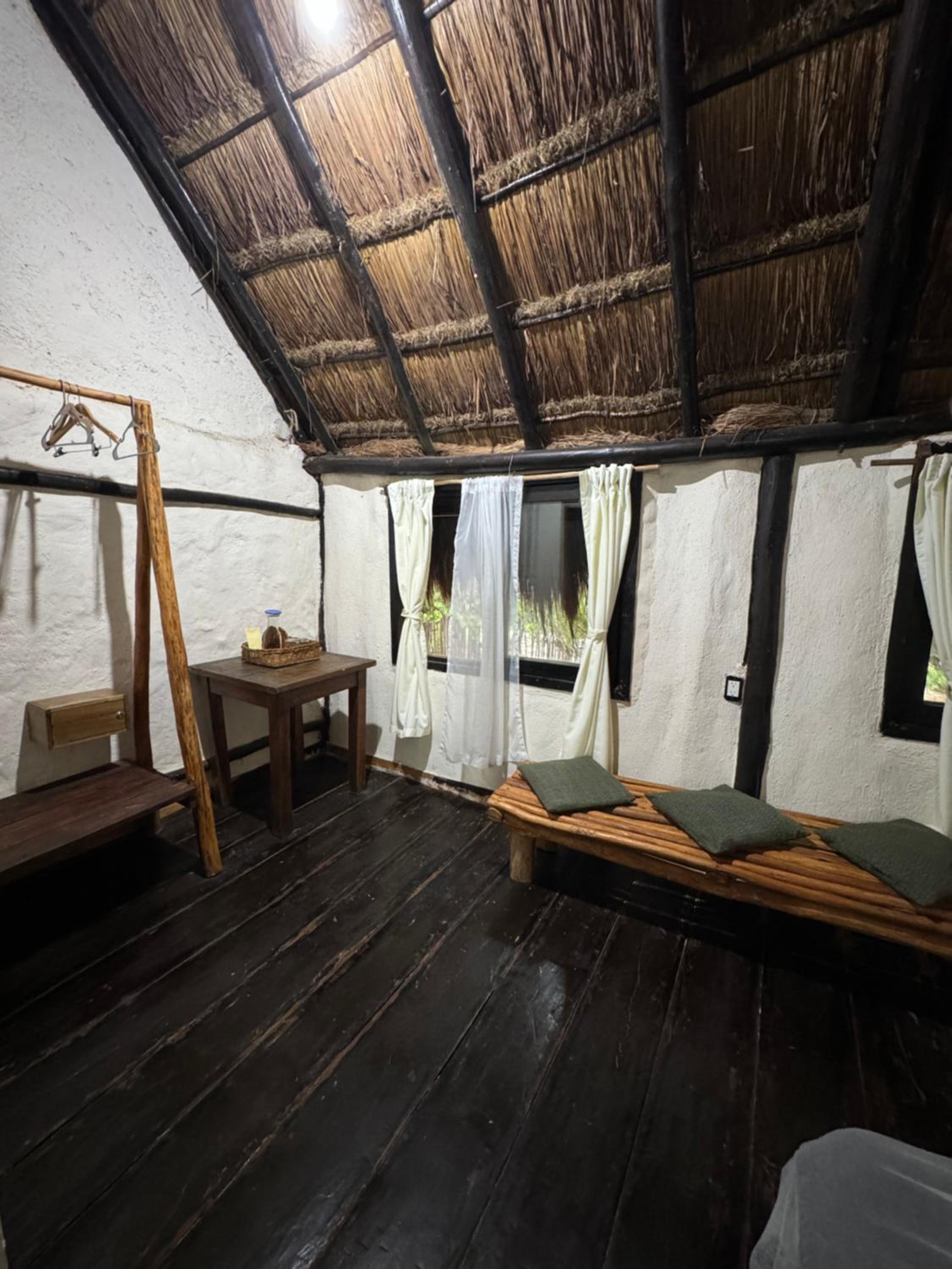 Standard King Room - Photo 6