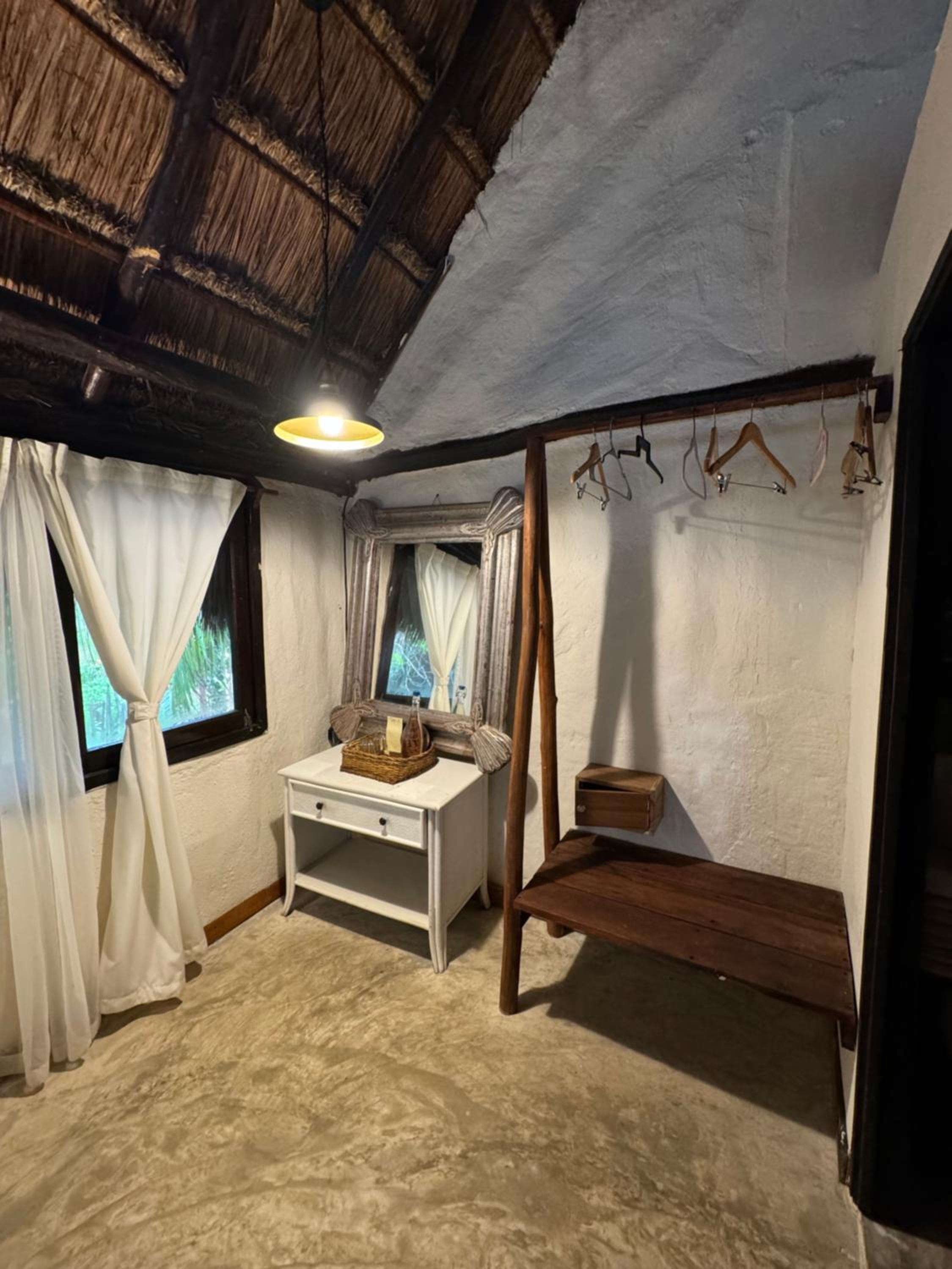 Standard King Room - Photo 7