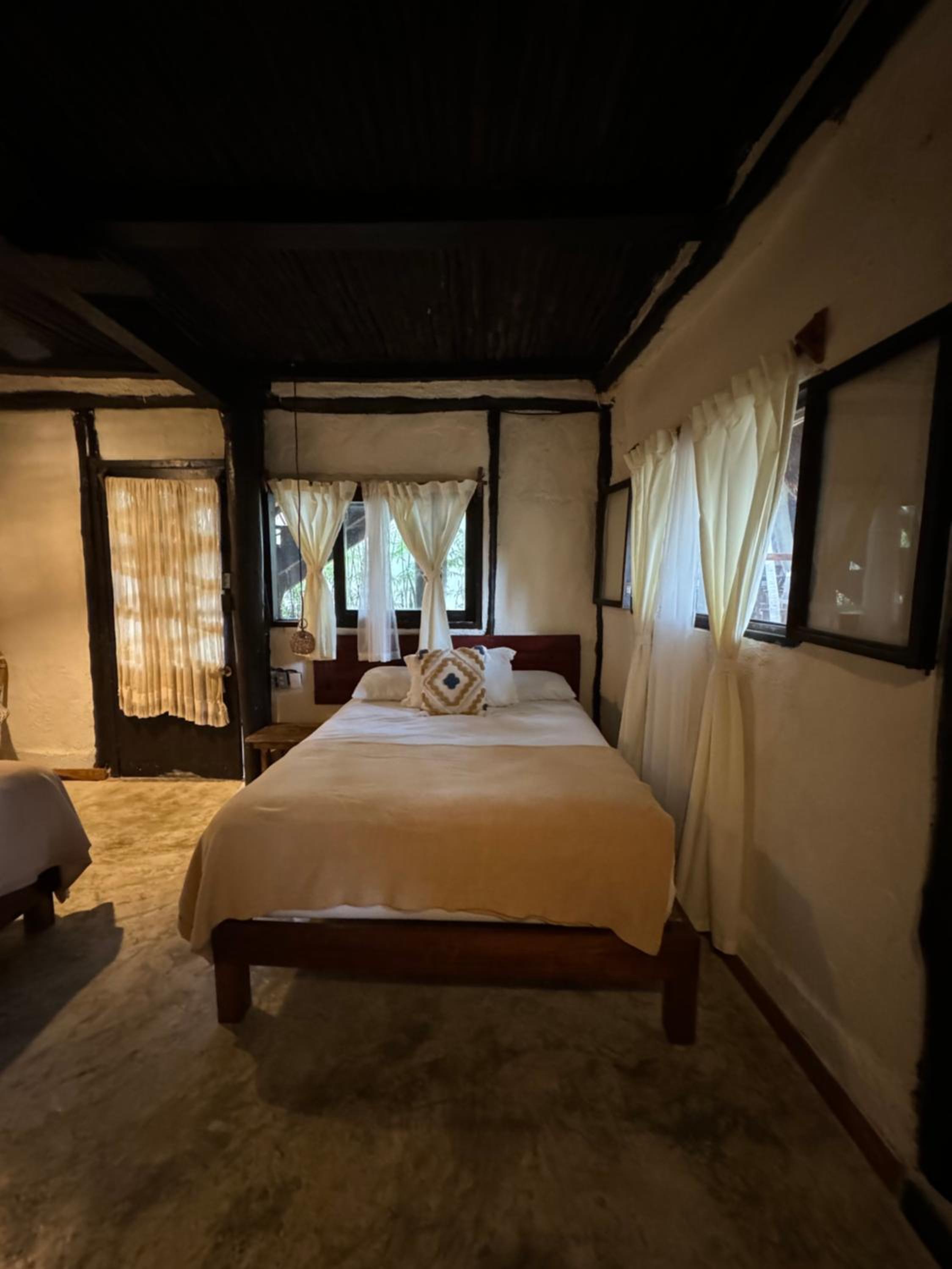 Double Room with Two Double Beds - Photo 2