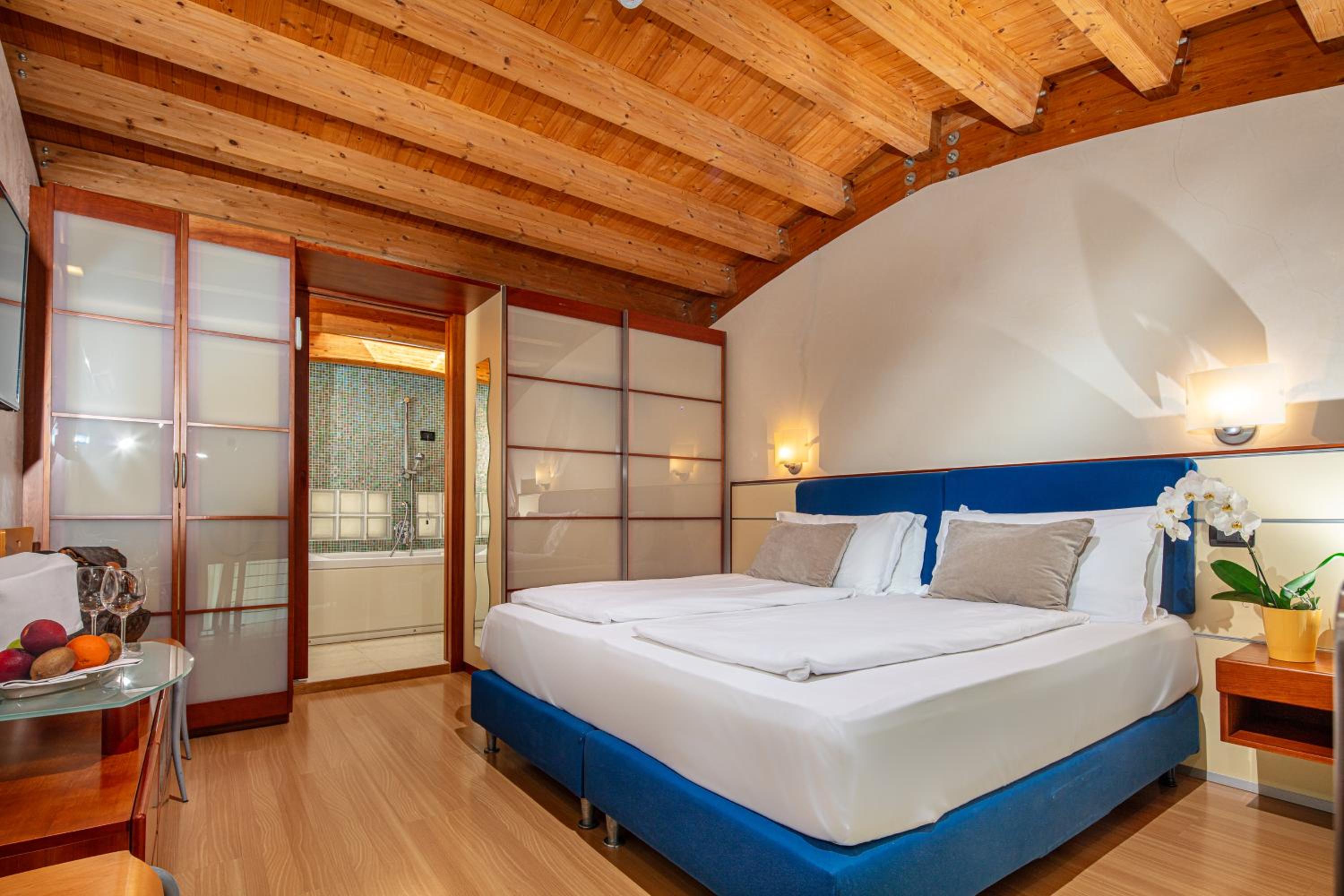 Suite (4 Adults) - Photo 1