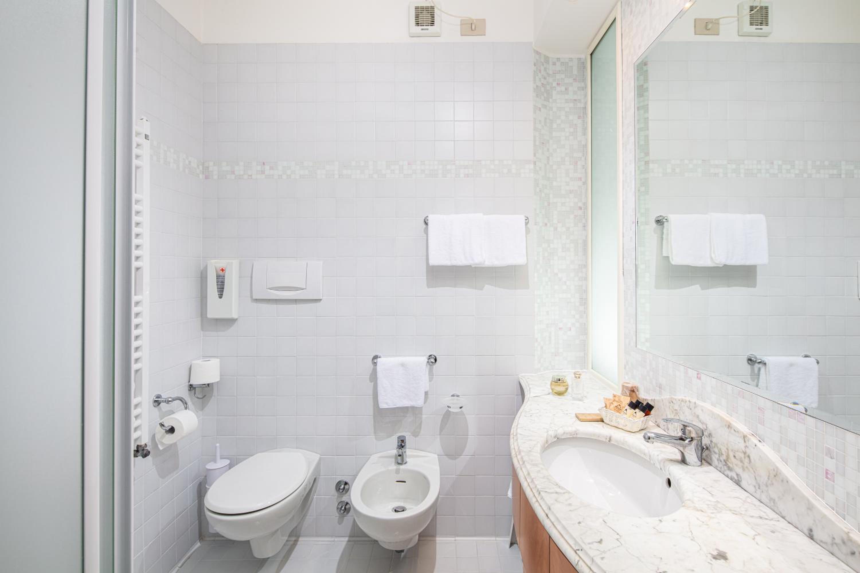 Classic Double Room - Photo 8
