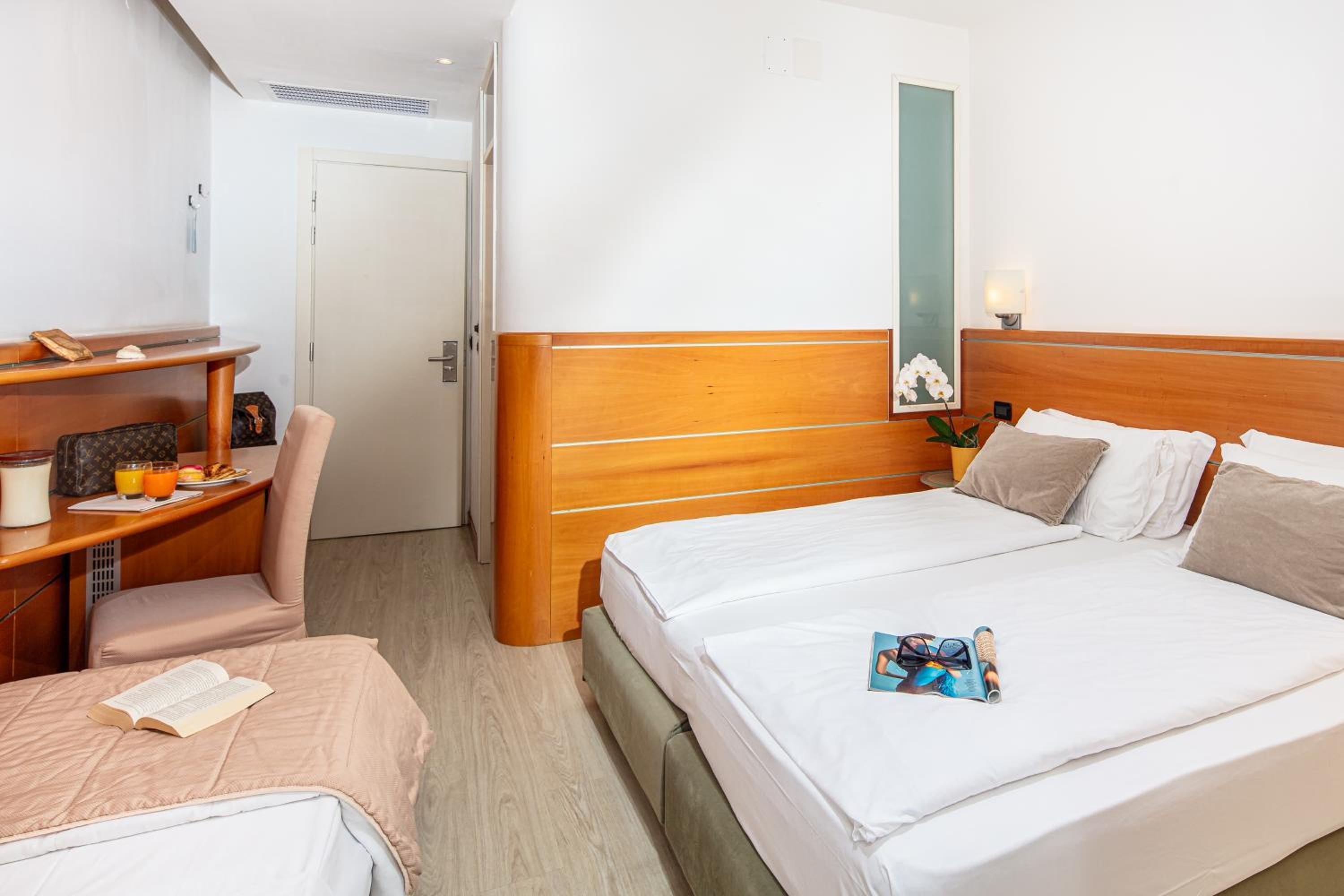 Classic Double Room - Photo 9