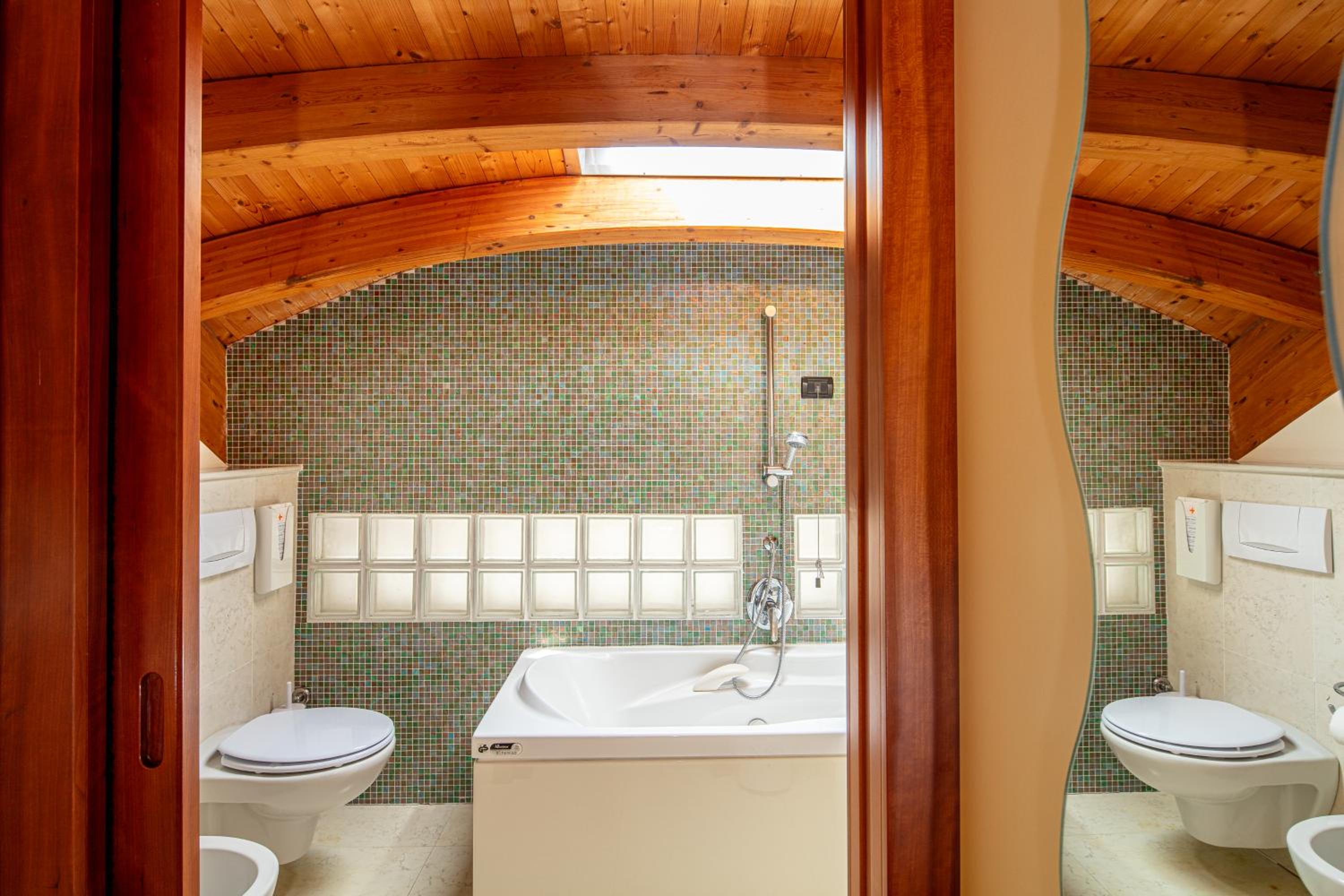 Suite (4 Adults) - Photo 17