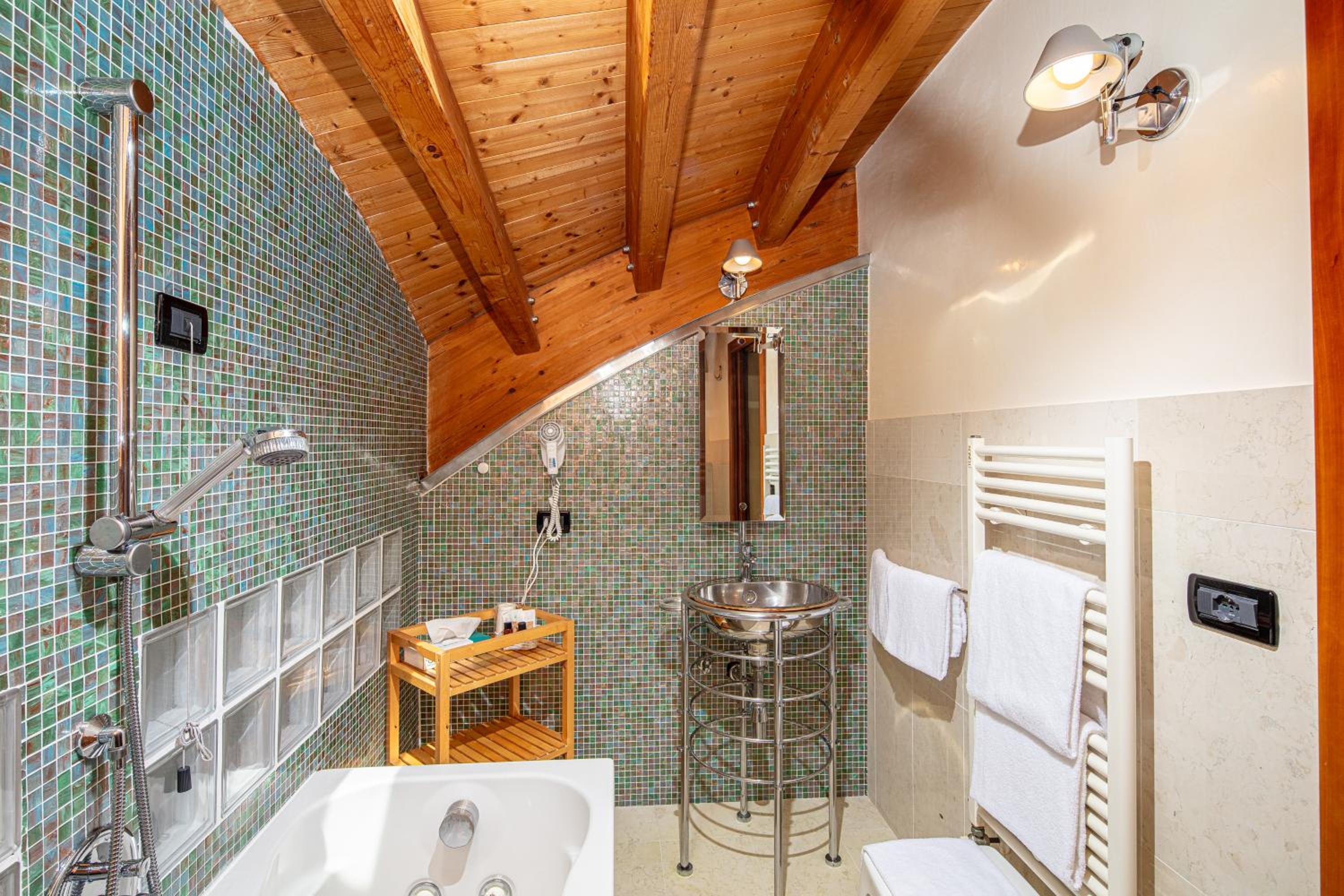 Suite (4 Adults) - Photo 6
