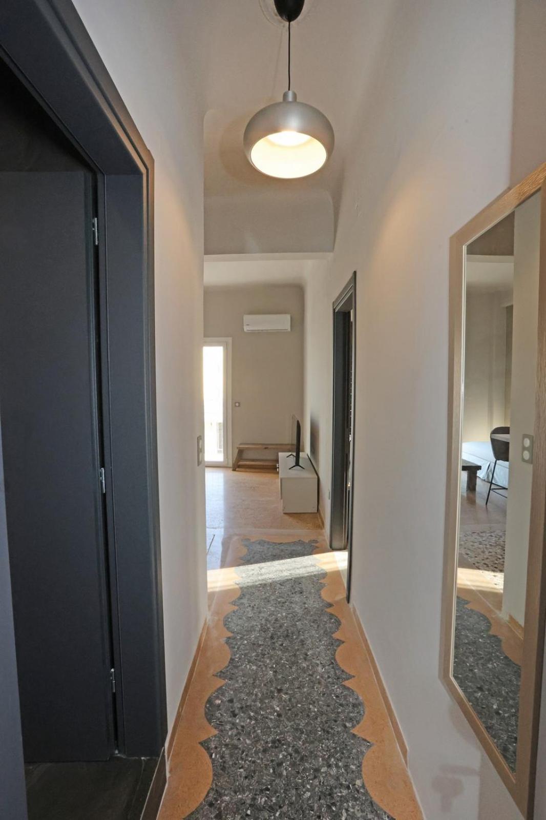 One-Bedroom Deluxe Apartment photo 2