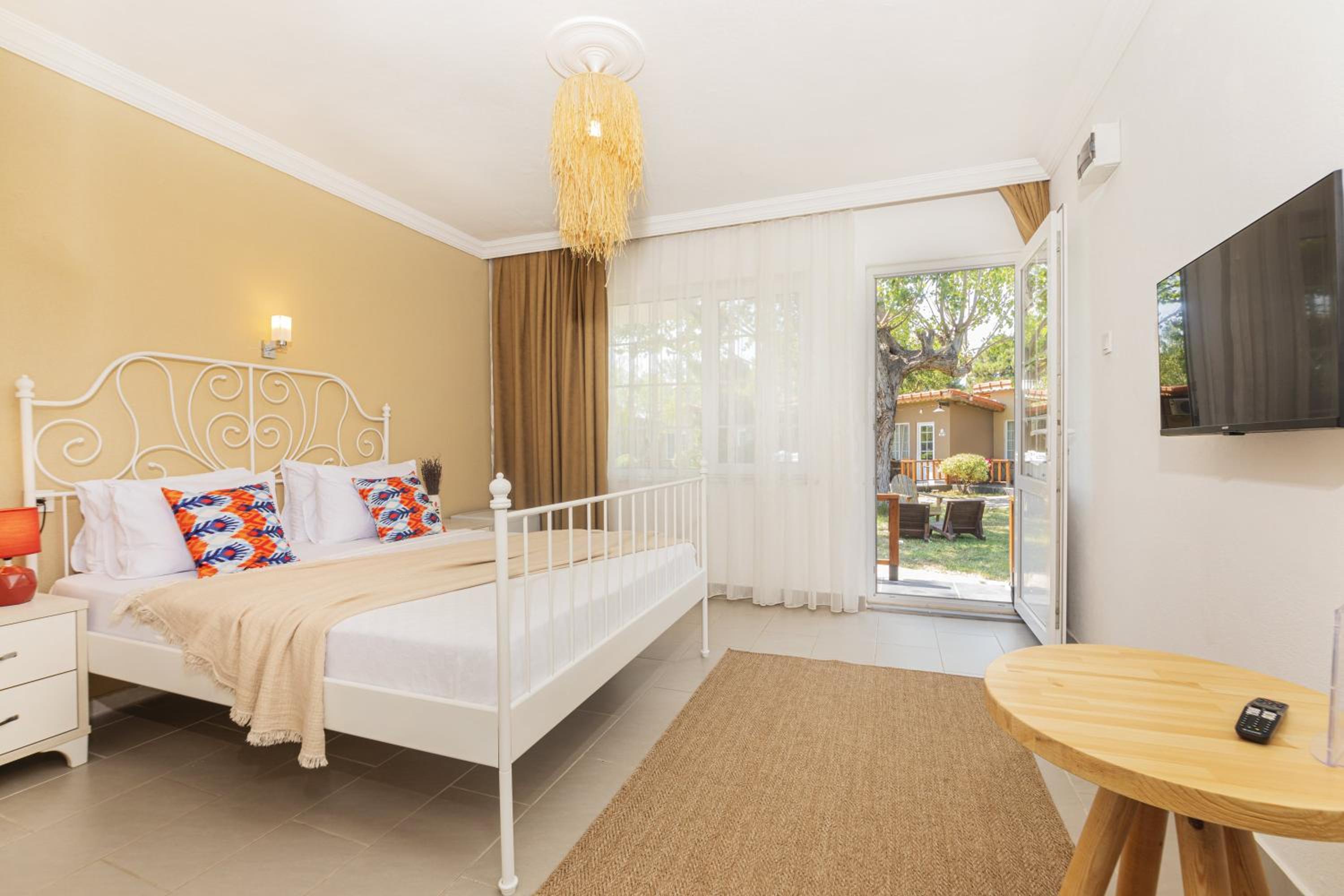 Double Room with Garden View photo 2
