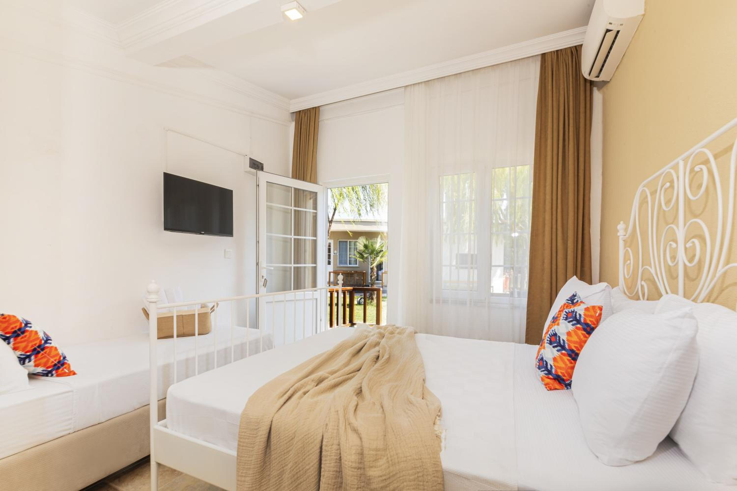 Triple Room with Garden View photo 3